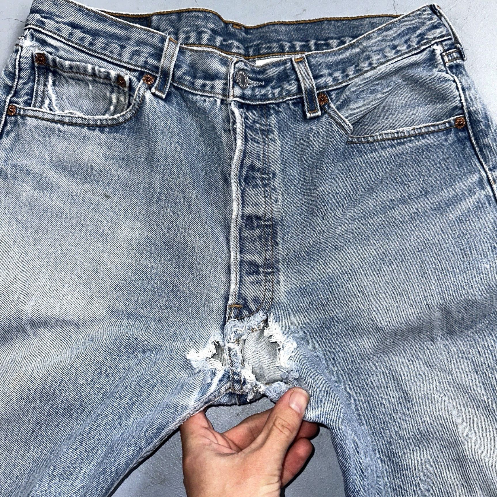 Levi's VINTAGE Levi's 501 Jeans Men's Regular Fit Straight Leg 90s Light Wash Denim 34x36 Size US 34 / EU 50 - 7 Thumbnail