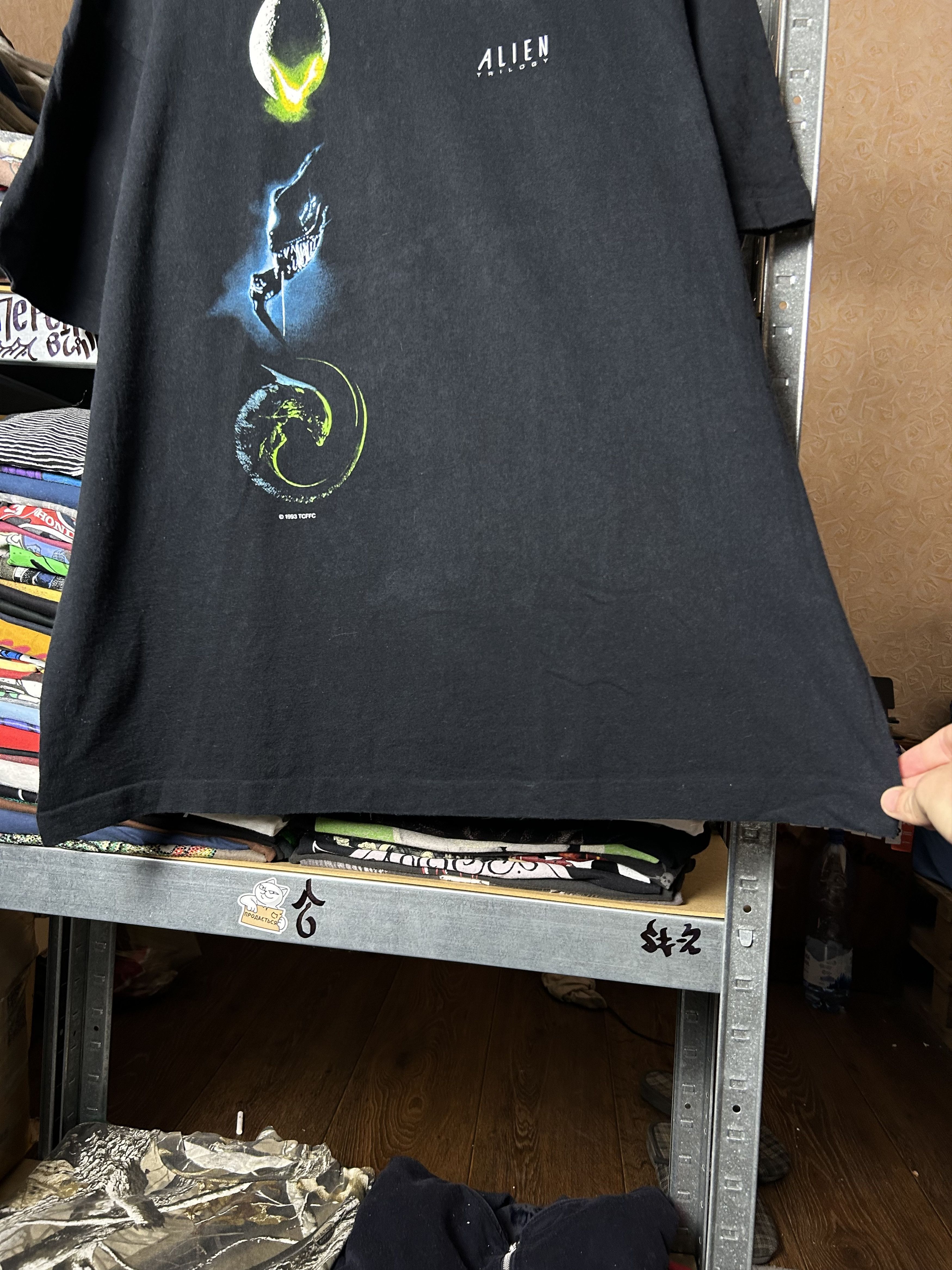 Vintage Vintage 1993 Alien Trilogy Horror Movie T-shirt Size US XL / EU 56 / 4 - 7 Thumbnail