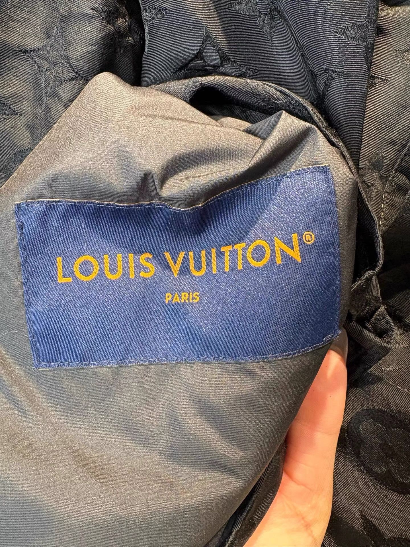 Louis Vuitton Louis Vuitton Black Sparkle Logo Jacket K36 Size US S / EU 44-46 / 1 - 3 Thumbnail