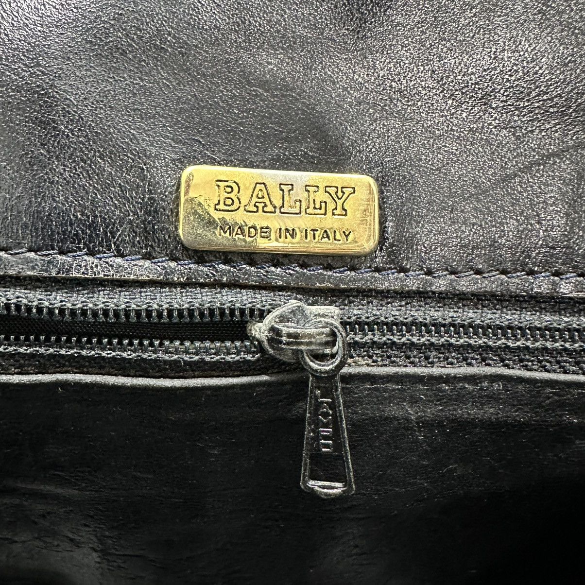 Bally Authentic BALLY Vtg. Leather Crossbody Bag Size ONE SIZE - 13 Thumbnail