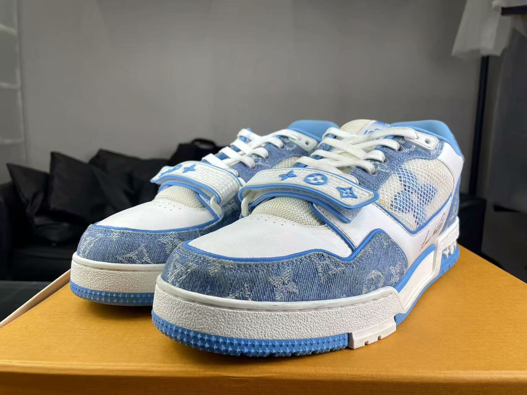 Louis Vuitton Louis Vuitton Training Blue Lowtop Sneakers 10 Men Size US 10 / EU 43 - 1 Thumbnail