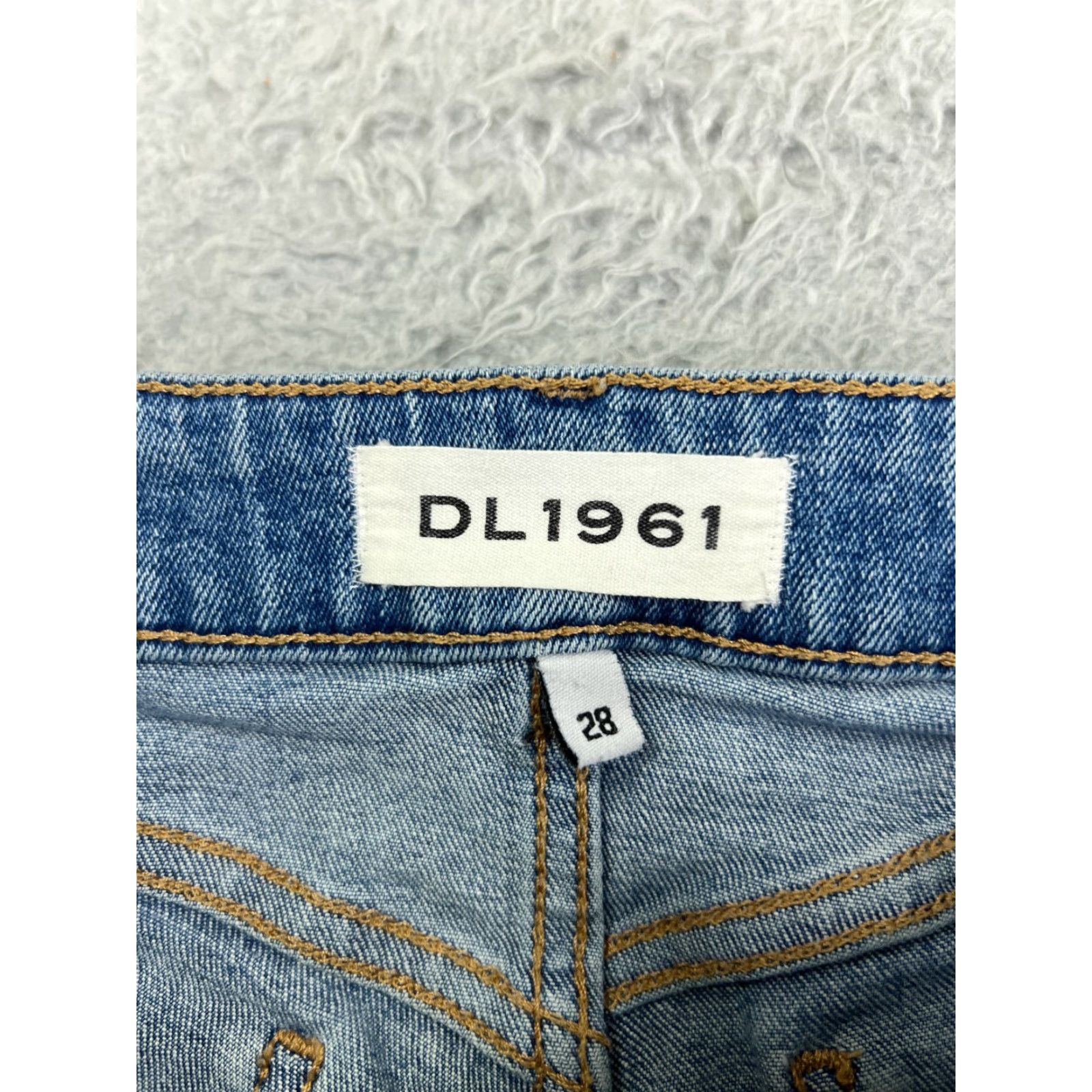 DL1961 DL1961 Jeans Womens 28 Blue Denim Margaux Instascuplt Ankle Skinny 28x27 Distressed City 90s? Wait. Size 28" / US 6 / IT 42 - 6 Thumbnail