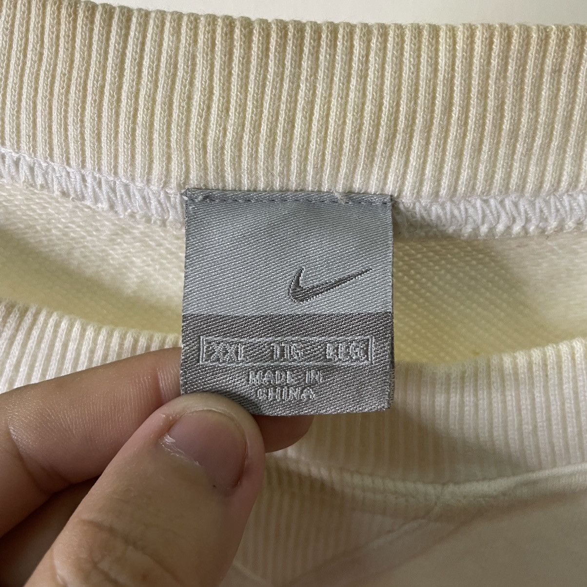 Nike Vintage 2000s Nike Small Swoosh Essential Old Crewneck Size US XL / EU 56 / 4 - 3 Thumbnail