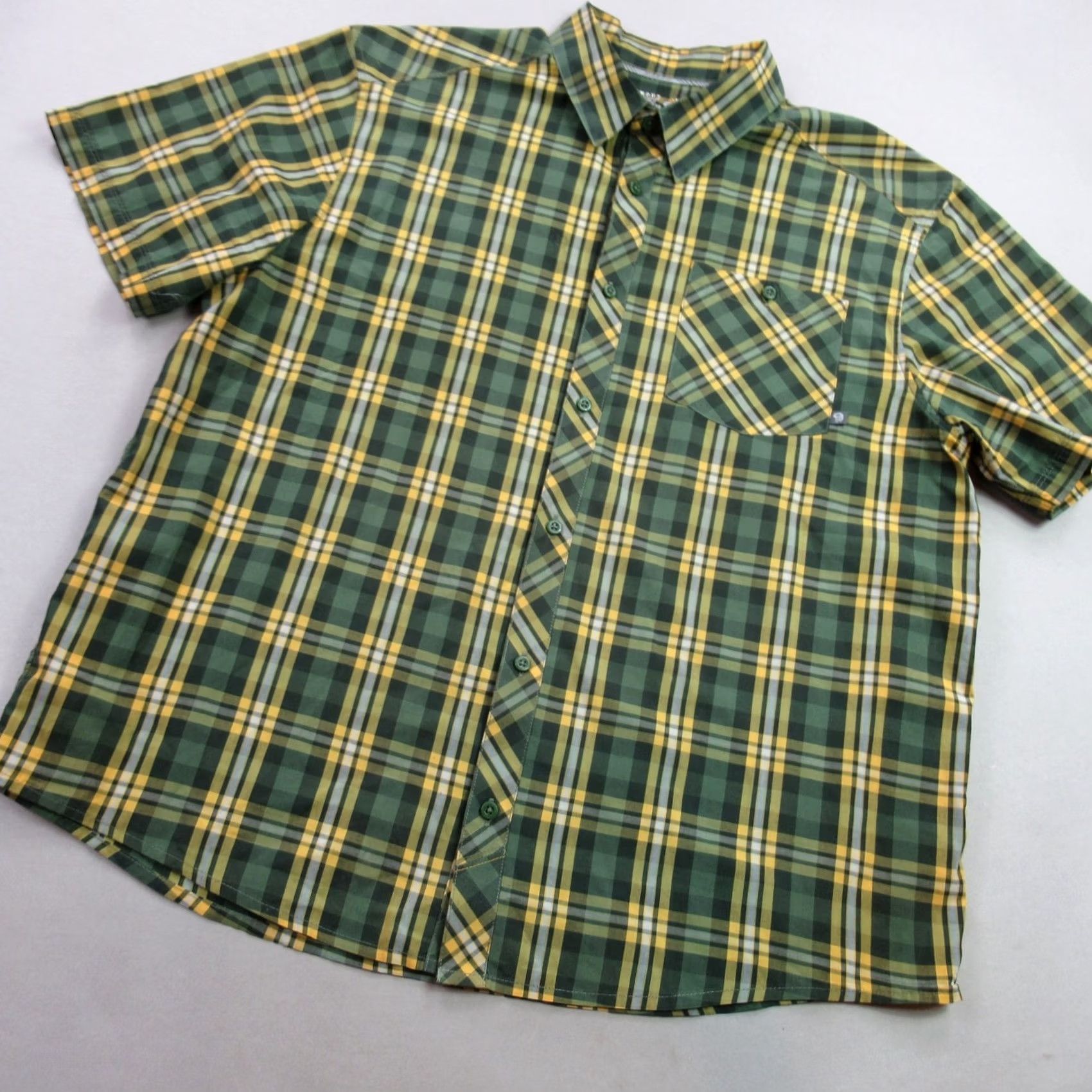 Mountain Hardwear Mountain Hardwear Shirt Mens XL Short Sleeve Button Plaid Pocket Green Size US XL / EU 56 / 4 - 2 Thumbnail