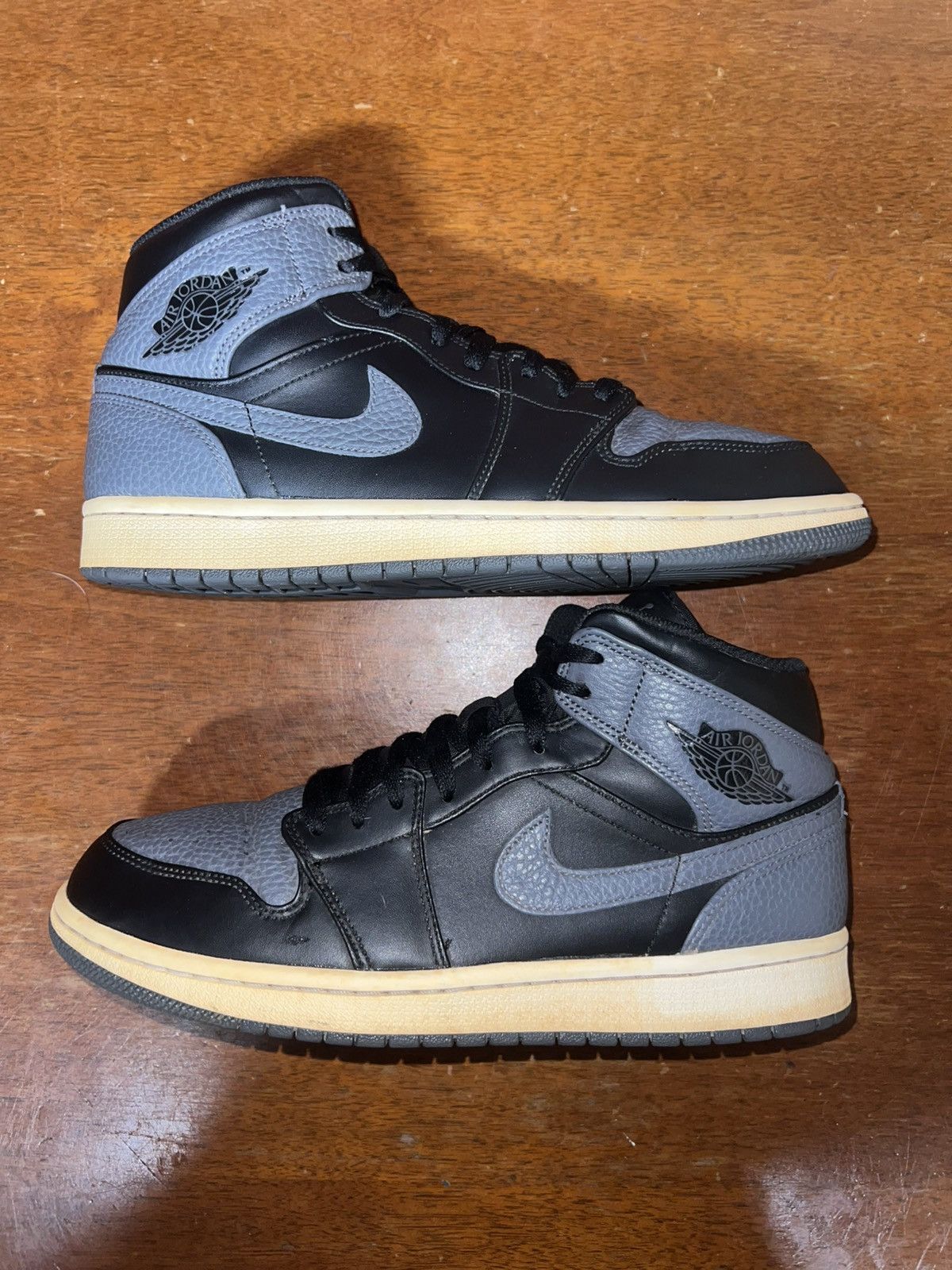 Air Jordan 1 Mid Dark Grey size 9