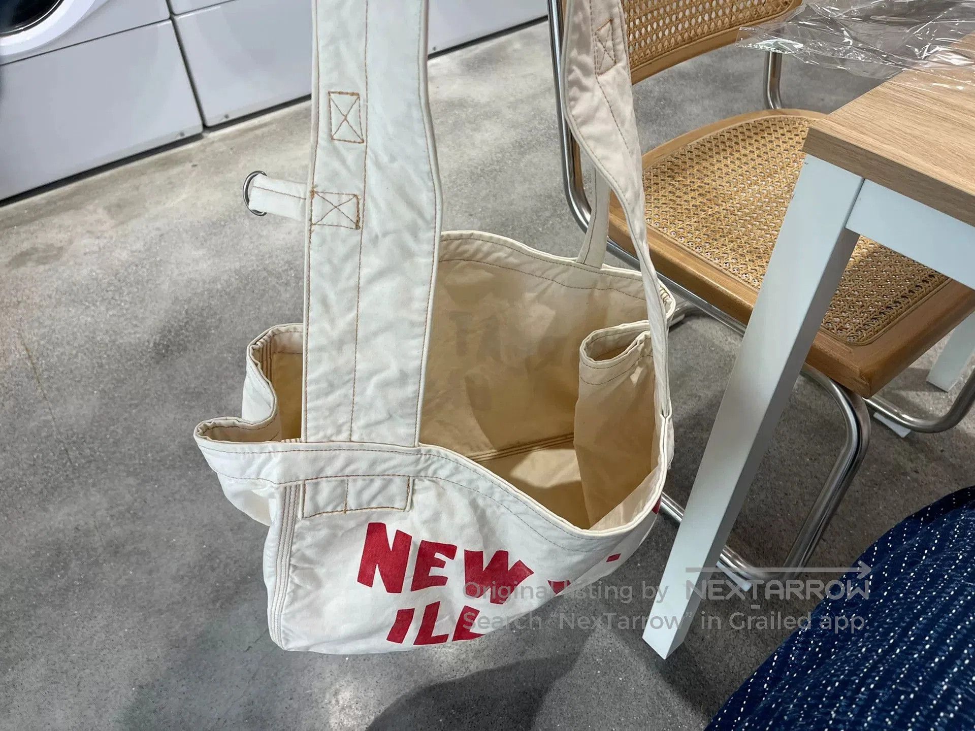 Freewheelers simple white messenger bag with red print. Size ONE SIZE - 1 Thumbnail