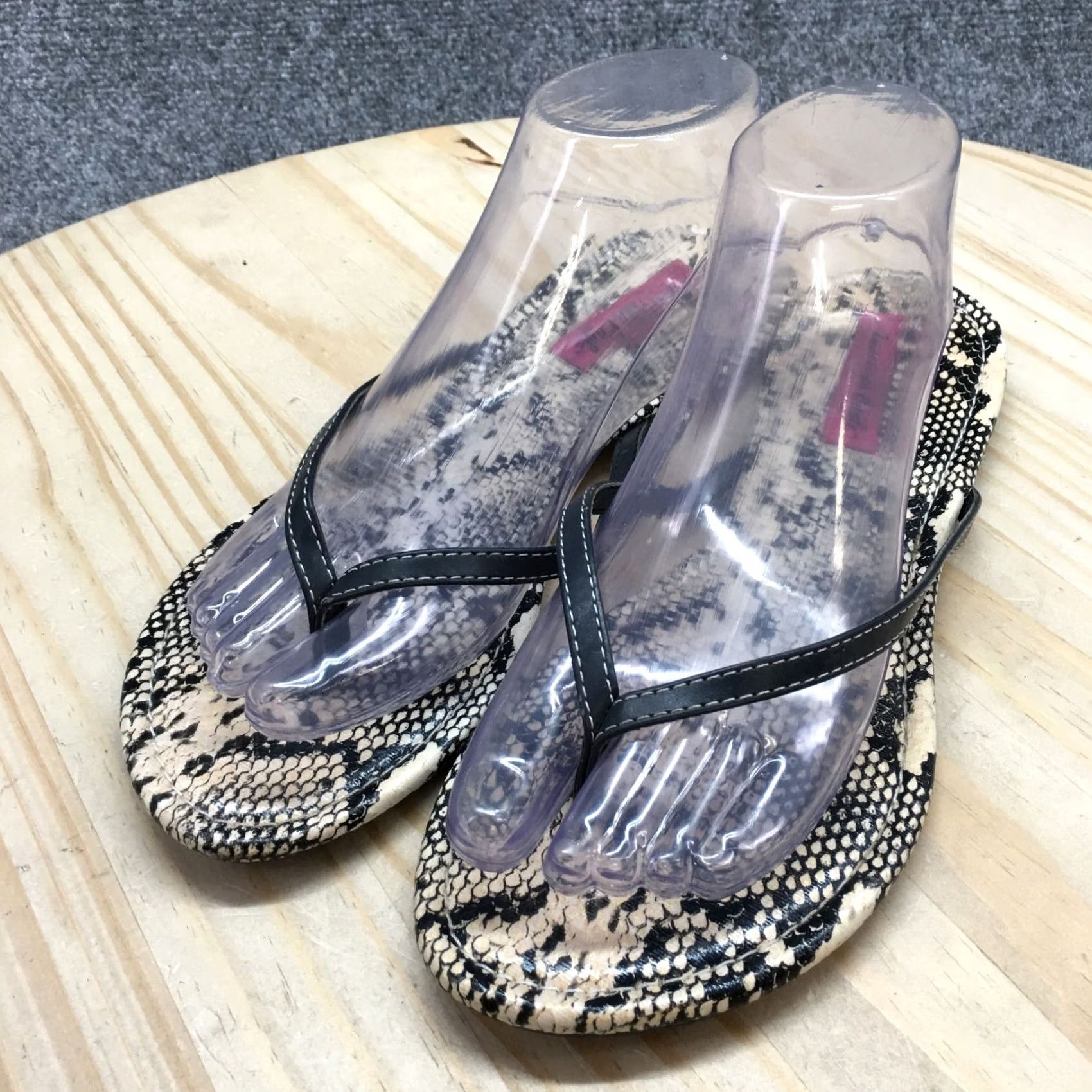 Vintage American Eagle Sandals Womens 9 Casual Slip On Thong Flats Black Faux Leather Size US 9 / IT 39 - 3 Thumbnail