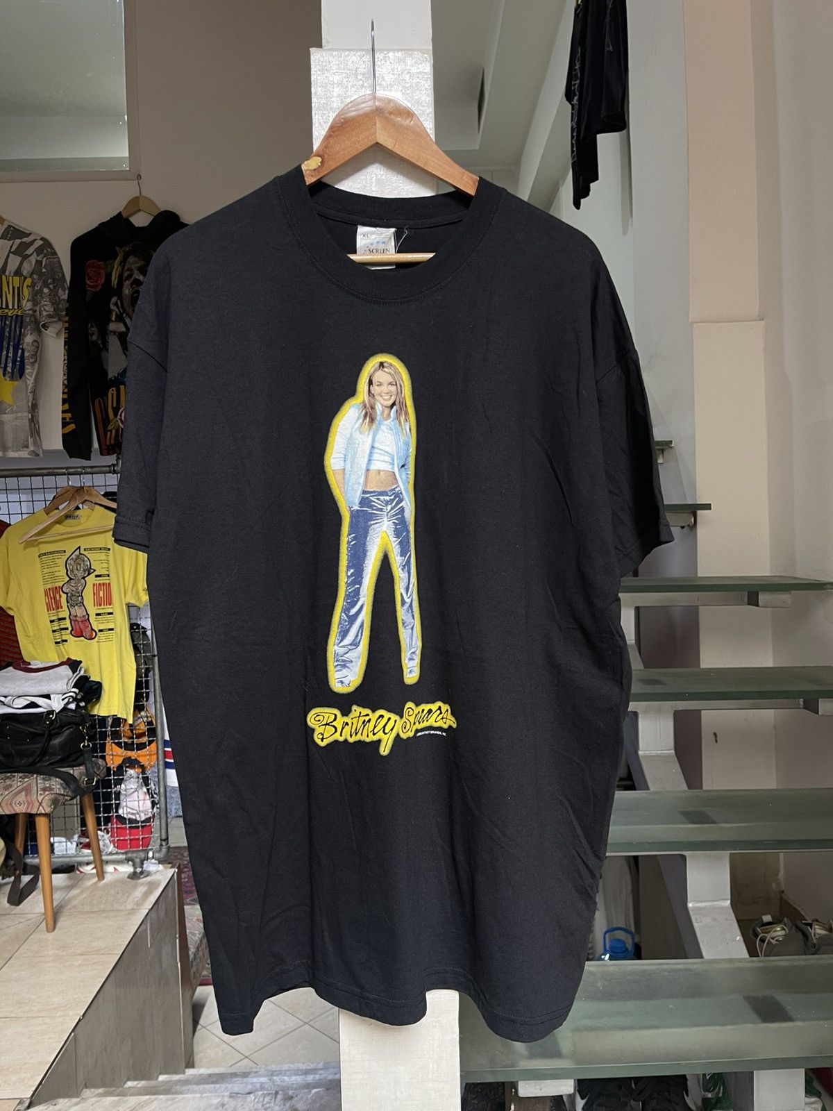 Vintage Vintage Britney Spears 2000 t shirt RARE Oops! Size US XL / EU 56 / 4 - 1 Thumbnail