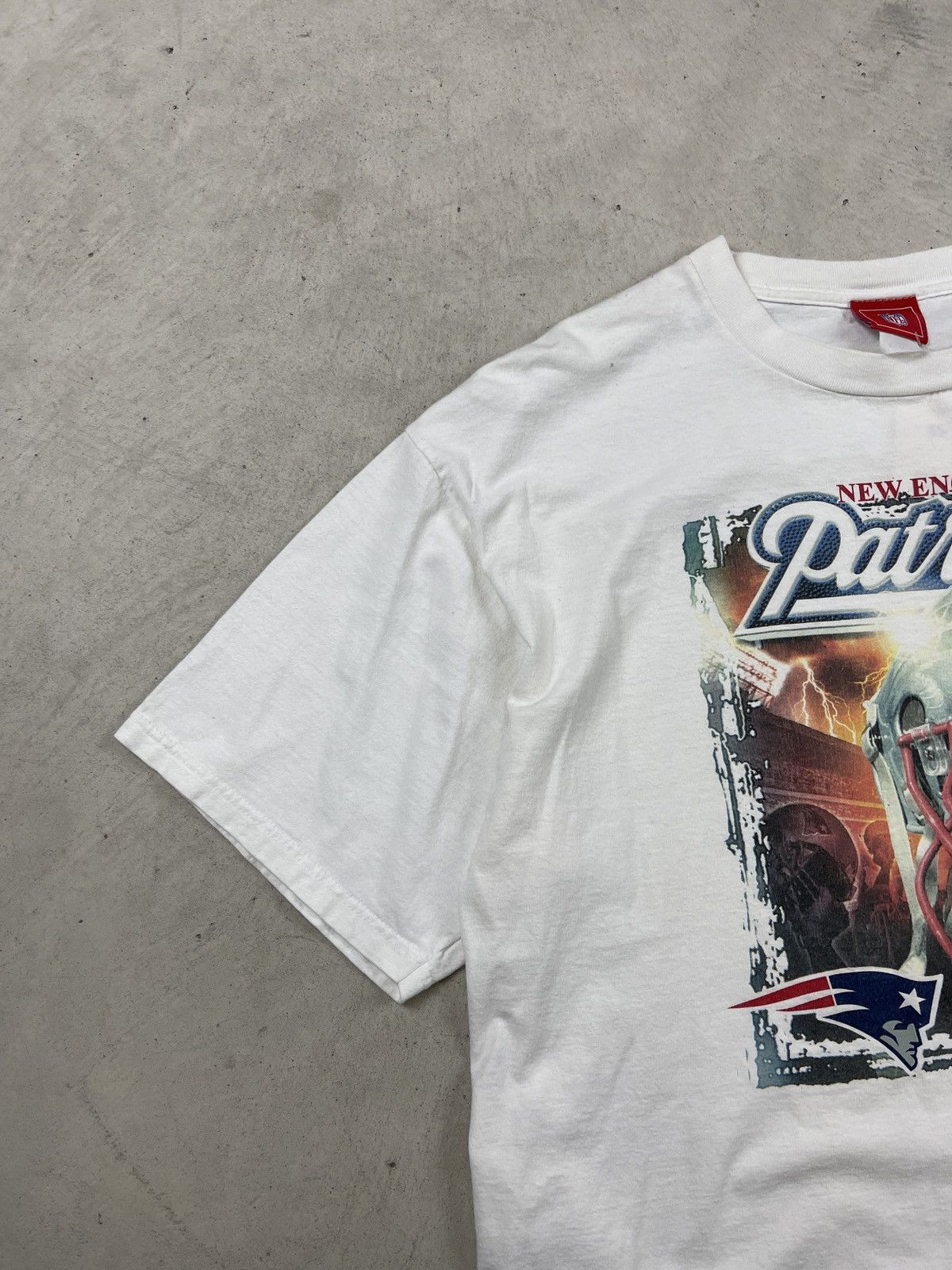 Vintage New England Patriots ‘Helmet’ Tee Size US XL / EU 56 / 4 - 3 Thumbnail
