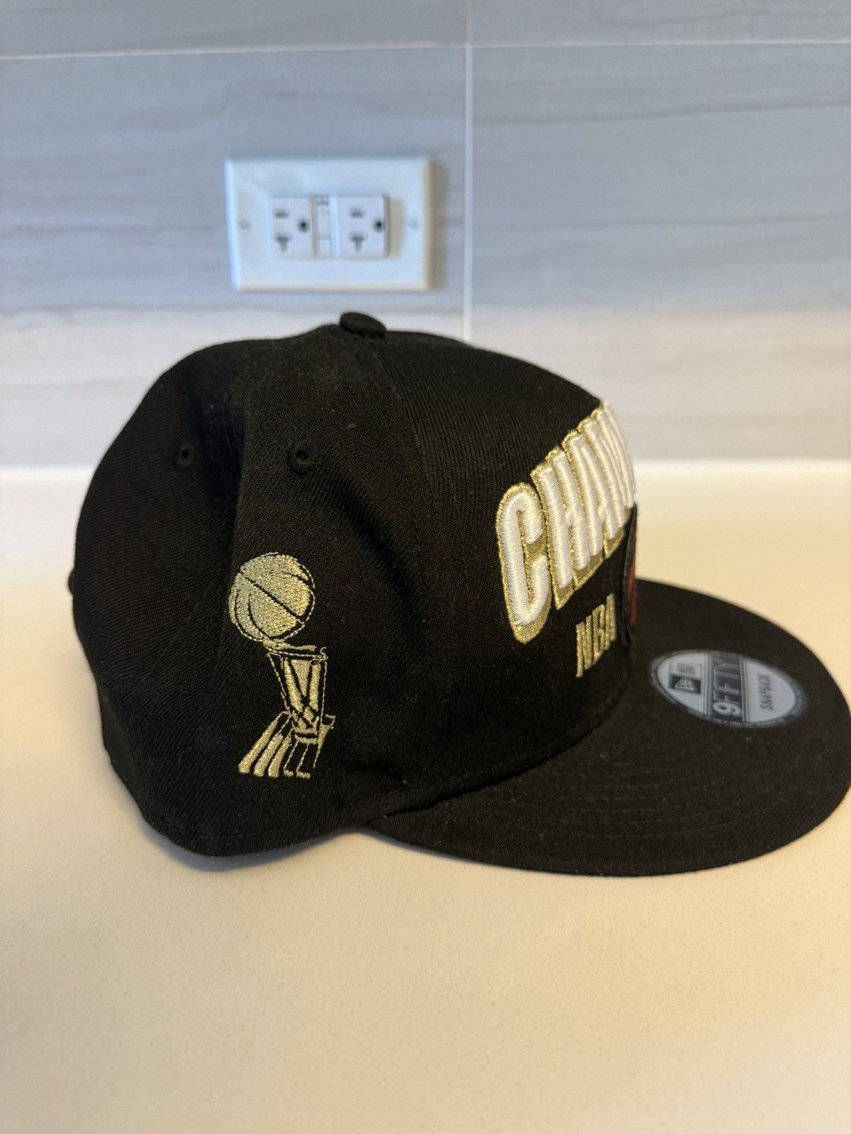 New Era Toronto Raptors 2019 NBA Championship Hat Size ONE SIZE - 6 Thumbnail
