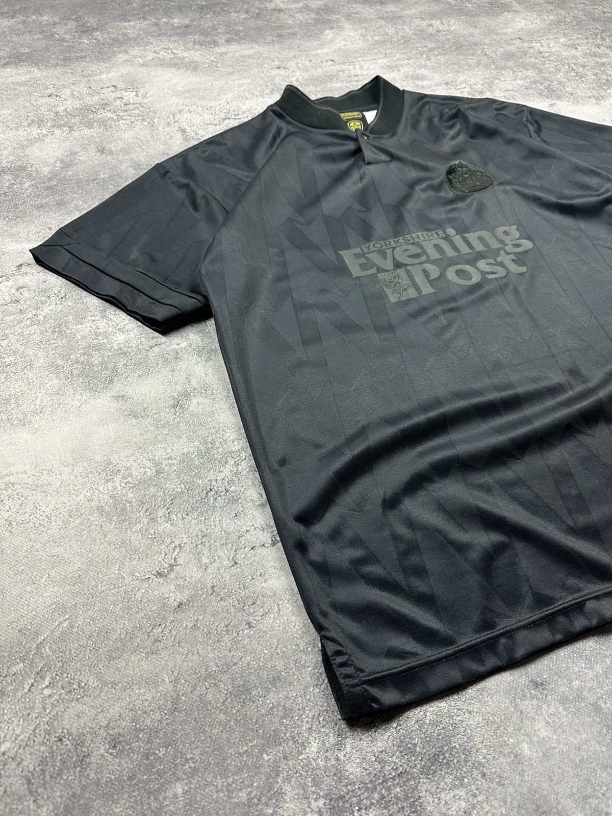 Vintage Score Draw Leeds United Retro Black Shirt Soccer Jersey Rare Size US L / EU 52-54 / 3 - 3 Thumbnail