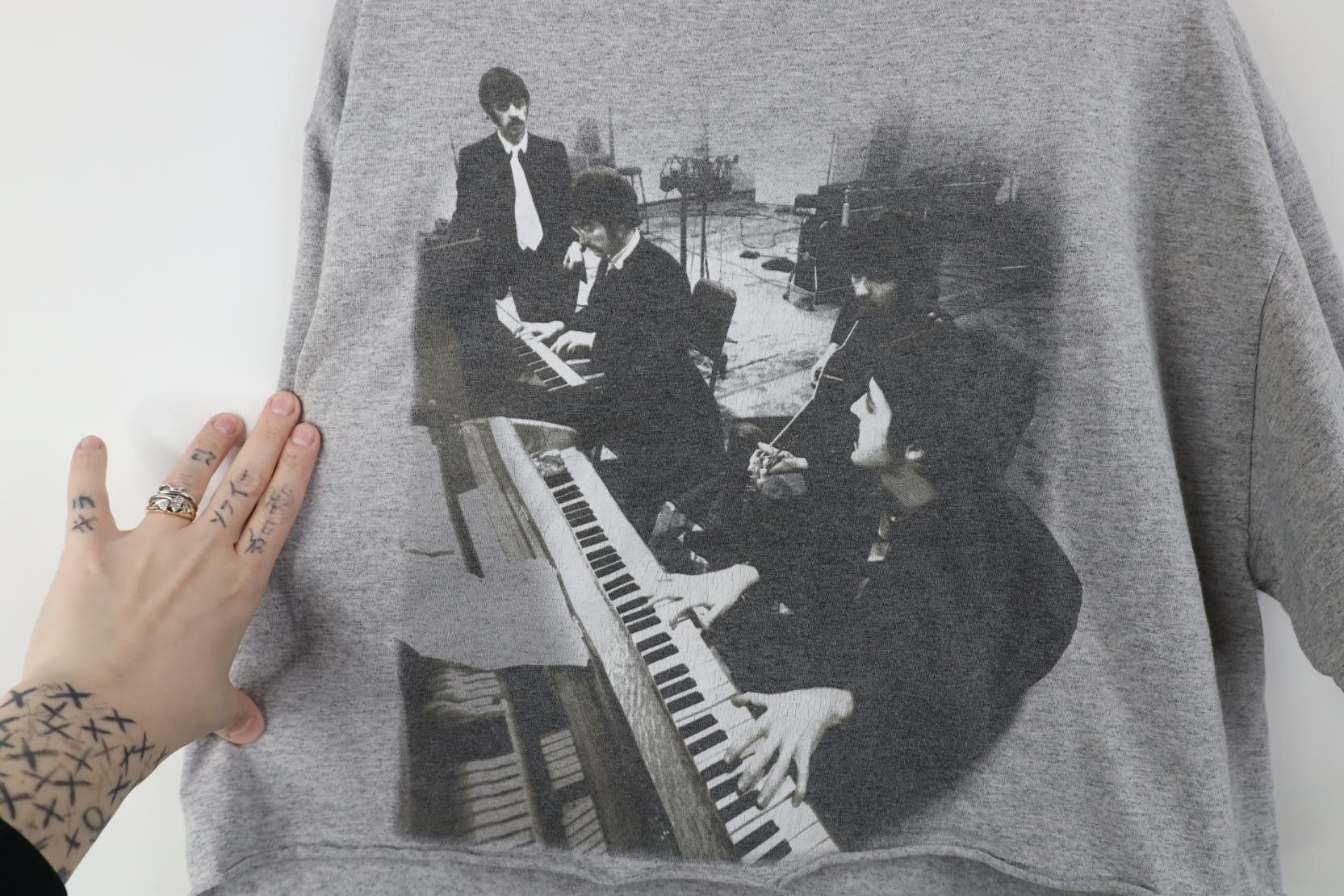 Vintage Vintage Y2K 2002 The Beatles Band T-Shirt Heather Gray Size L / US 10 / IT 46 - 8 Thumbnail