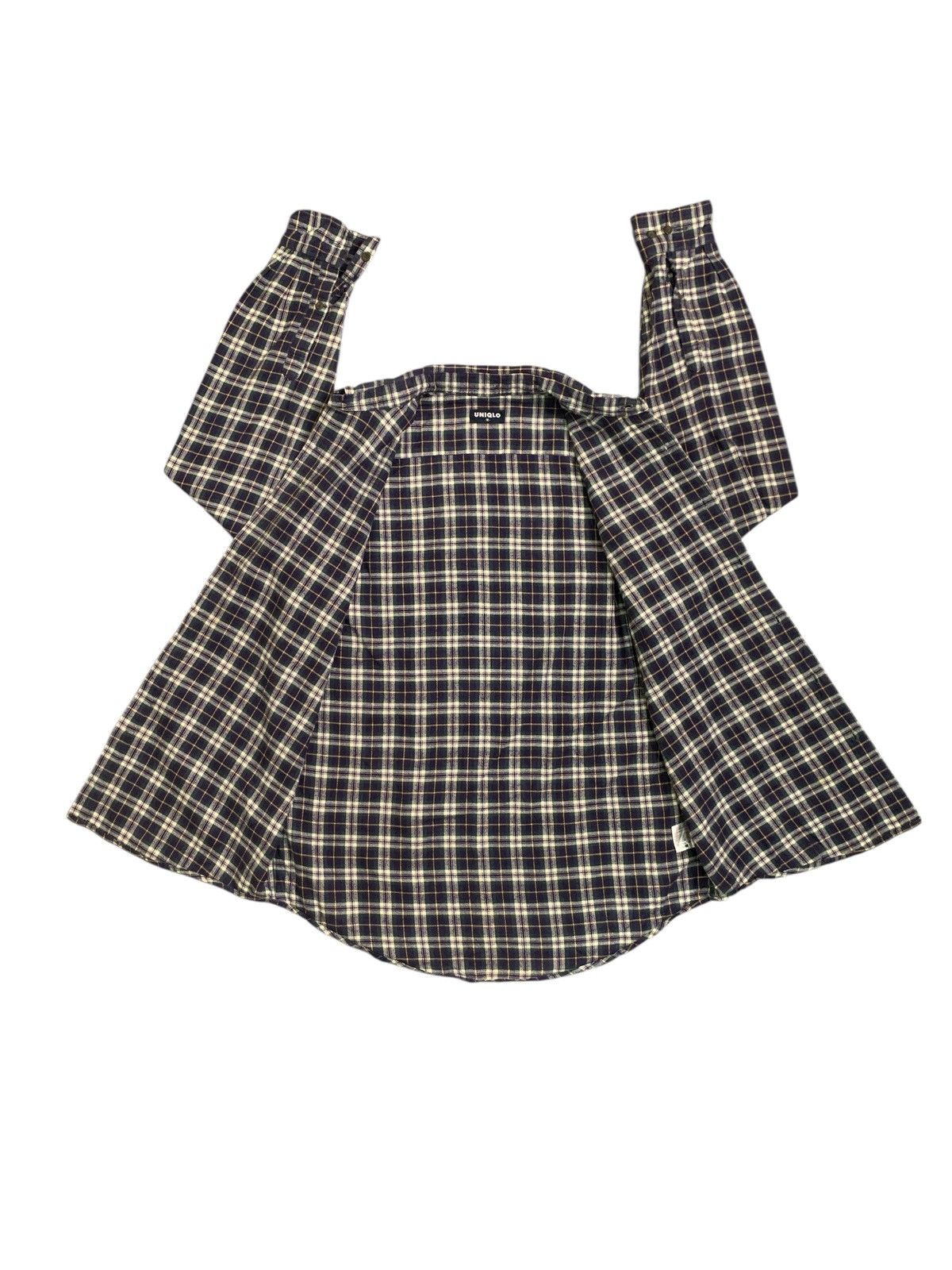 Uniqlo Rare Design Uniqlo Single Pocket Button Ups Shirt Size US M / EU 48-50 / 2 - 3 Thumbnail
