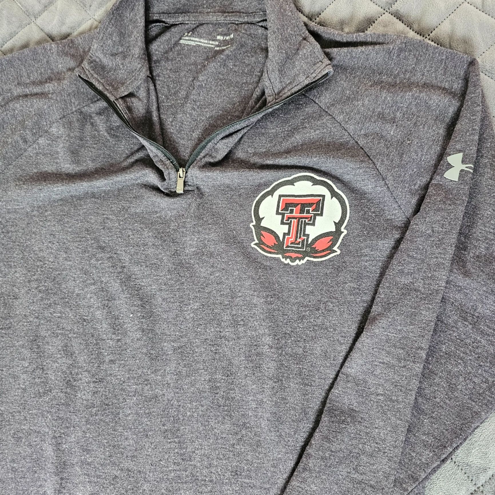 Under Armour UNDER ARMOUR LOOSE Men's Long Sleeve 1/4 Zip Pullover Sweater Gray Texas Tech Pullover Mock Neck Activewear Casual 1/4 Zip Size US M / EU 48-50 / 2 - 3 Thumbnail
