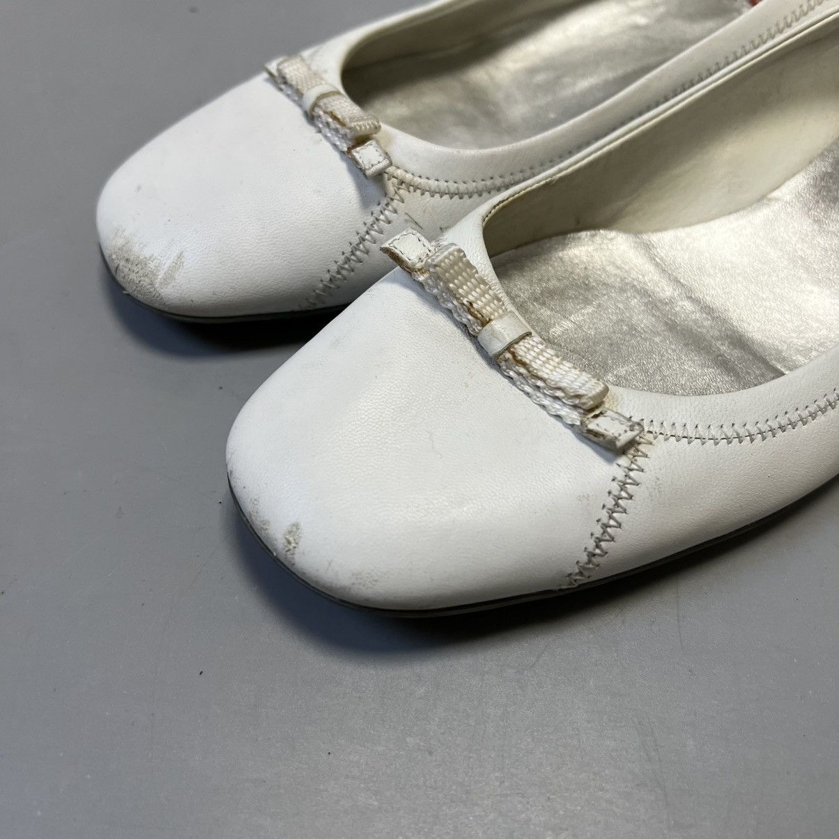 Prada Prada White Leather Bow Ballet Flats Vintage Size US 7 / IT 37 - 4 Thumbnail