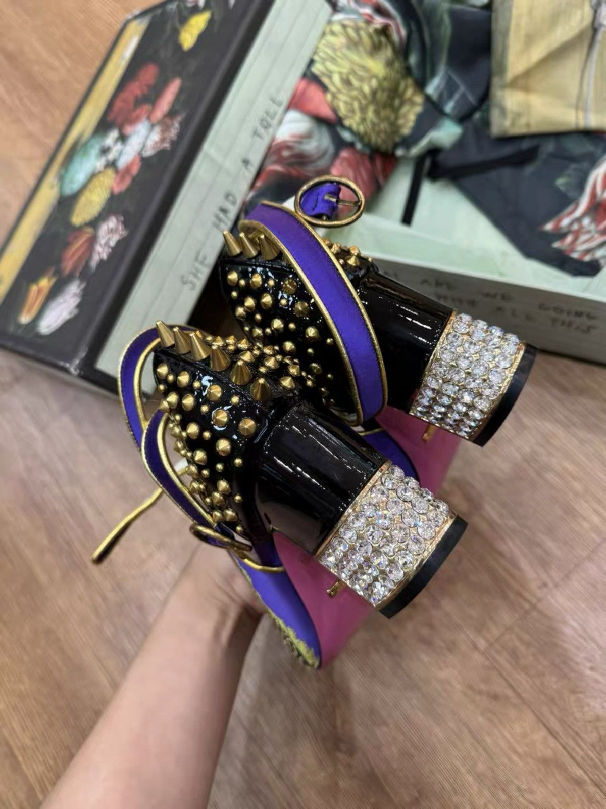 Gucci Rare Gucci Runway Satin Embroidered Dragon Caspar Pumps Size US 7.5 / IT 37.5 - 14 Thumbnail