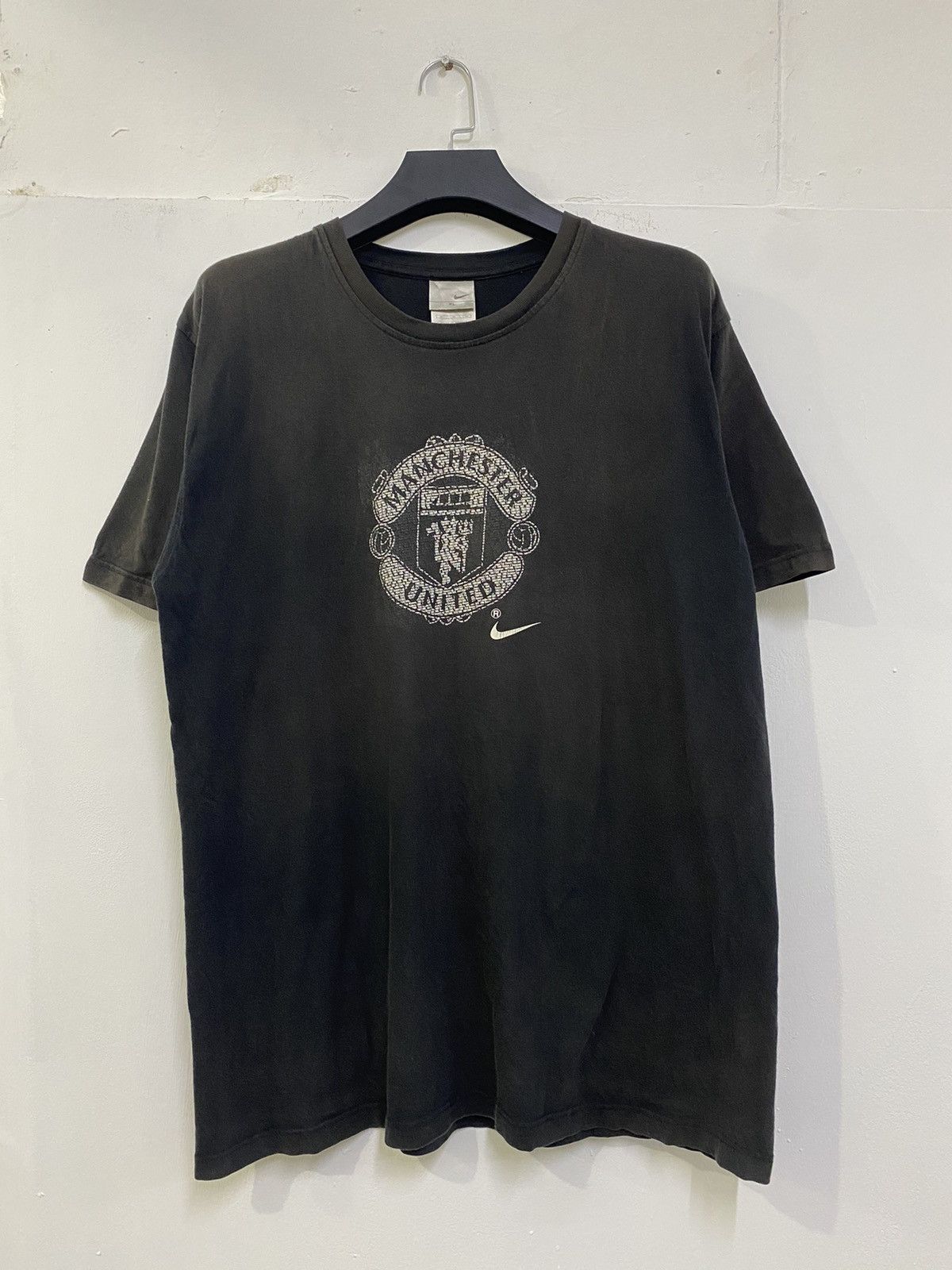 Nike 💥 NIKE MANCHESTER UNITED LOGO WITH CHAMPION CUP EPL MONOGRAM Size US XL / EU 56 / 4 - 1 Thumbnail