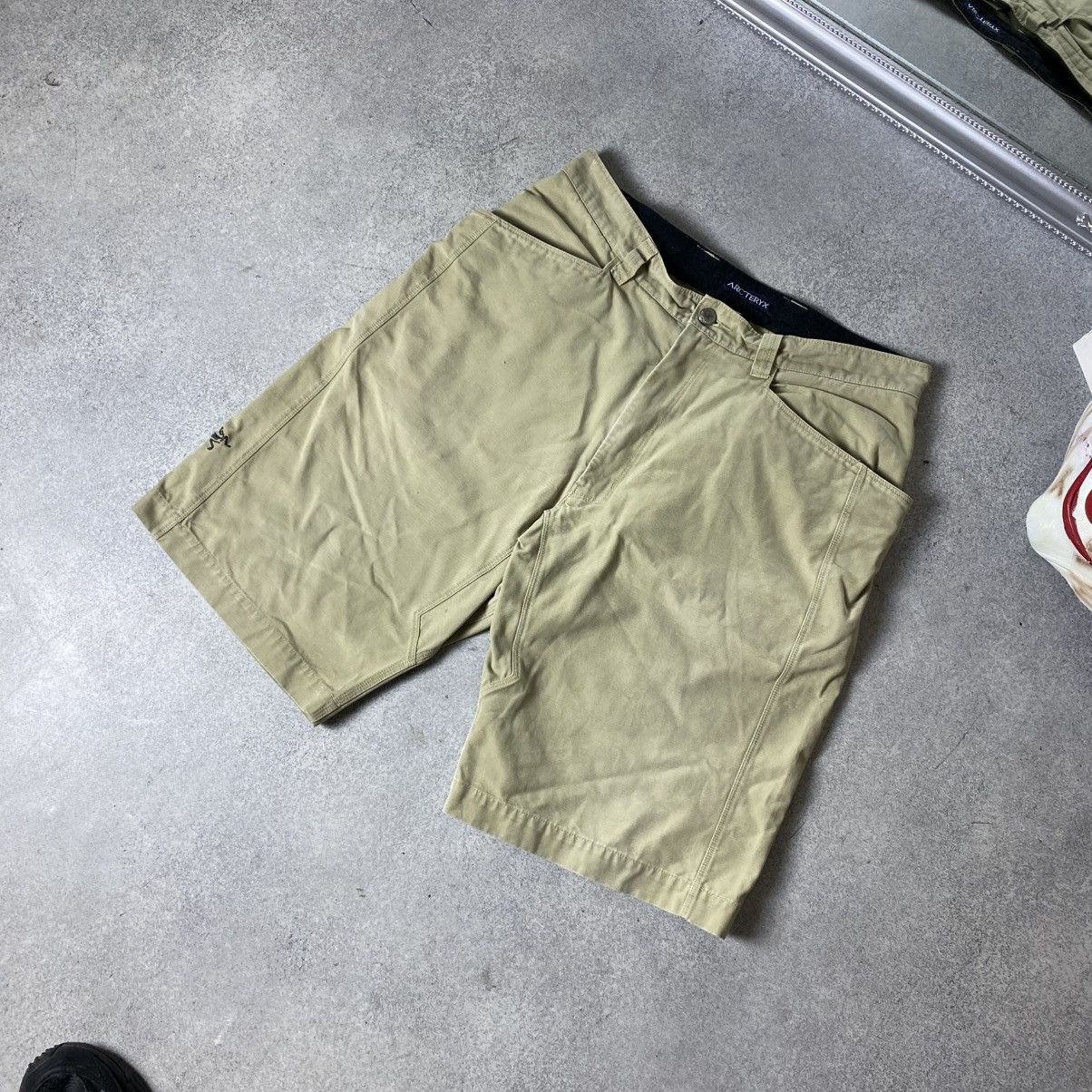 Arc'teryx Vintage Arc’teryx Shorts Size US 32 / EU 48 - 2 Thumbnail