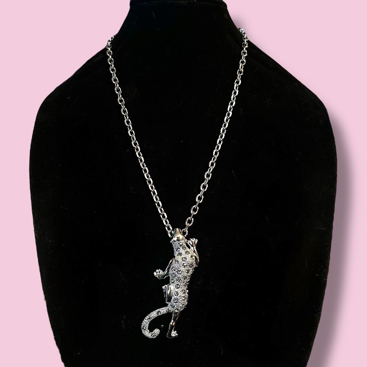 Other Silver tone large climbing Leopard pendant necklace Size ONE SIZE - 1 Thumbnail