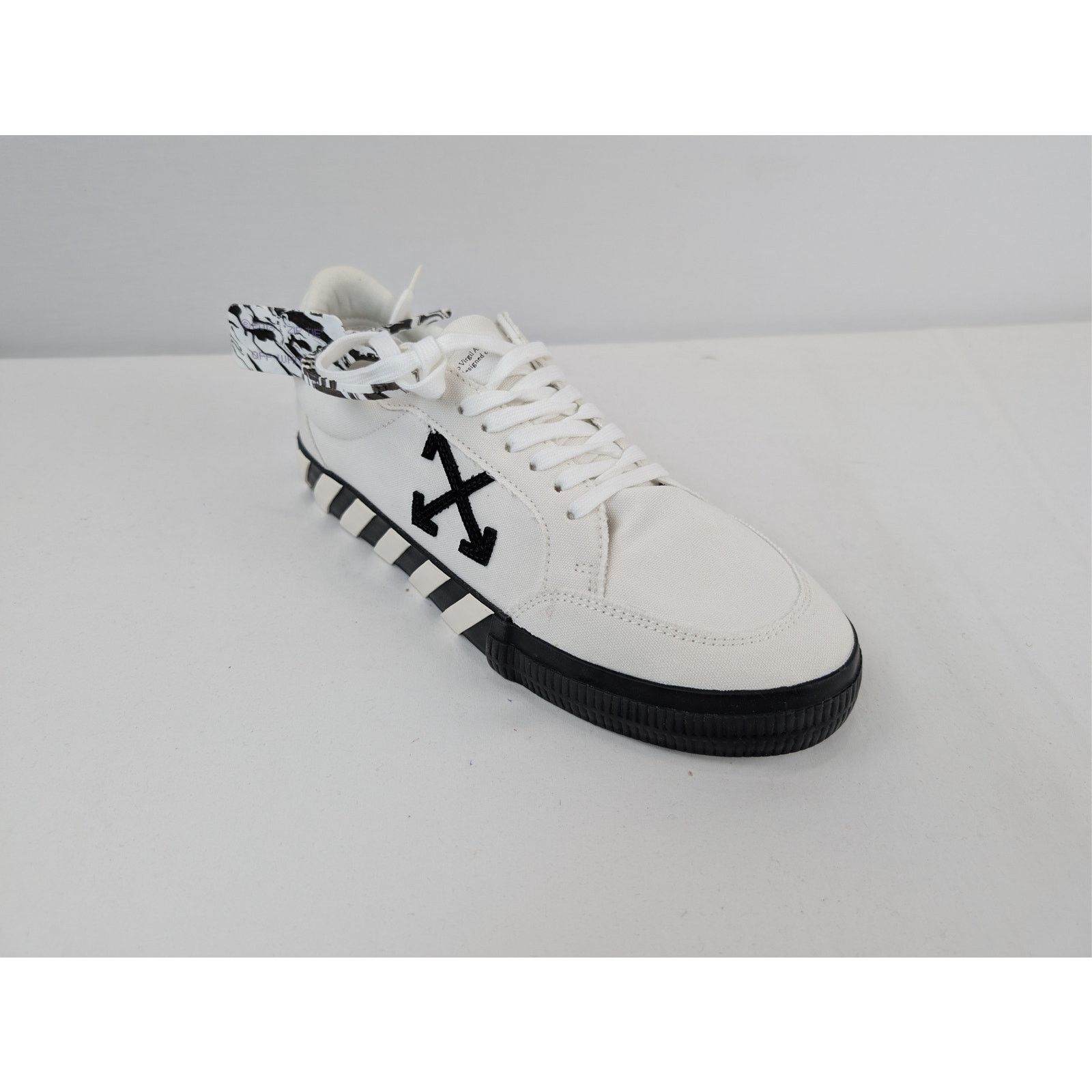 Off-White o1rshd1 Low Vulcanized Canvas Sneakers in White / Black Size US 12 / EU 45 - 3 Thumbnail