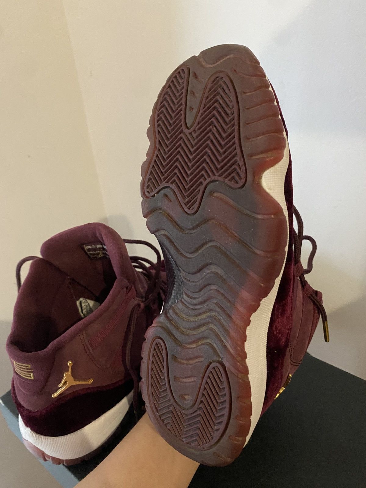Jordan Brand Air Jordan Burgundy Velvet Jordan 11 Retro Heiress Sneakers Size US 6.5 / IT 36.5 - 9 Thumbnail