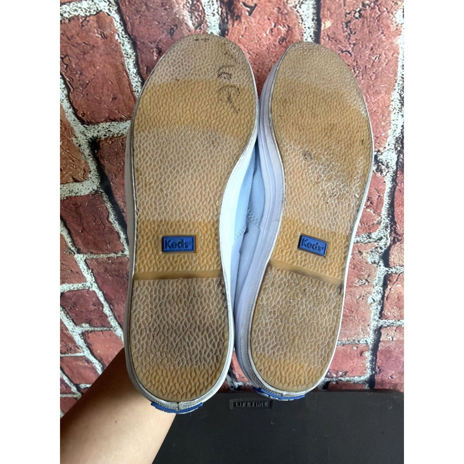 Keds Taylor Swift x Keds 1989 Era Sneakers Women’s 8 Vintage? No – Rare Collab Casual Walking Canvas Blue Rubber Low Top Size 8 Women's Sneaker Size US 8 / IT 38 - 6 Thumbnail