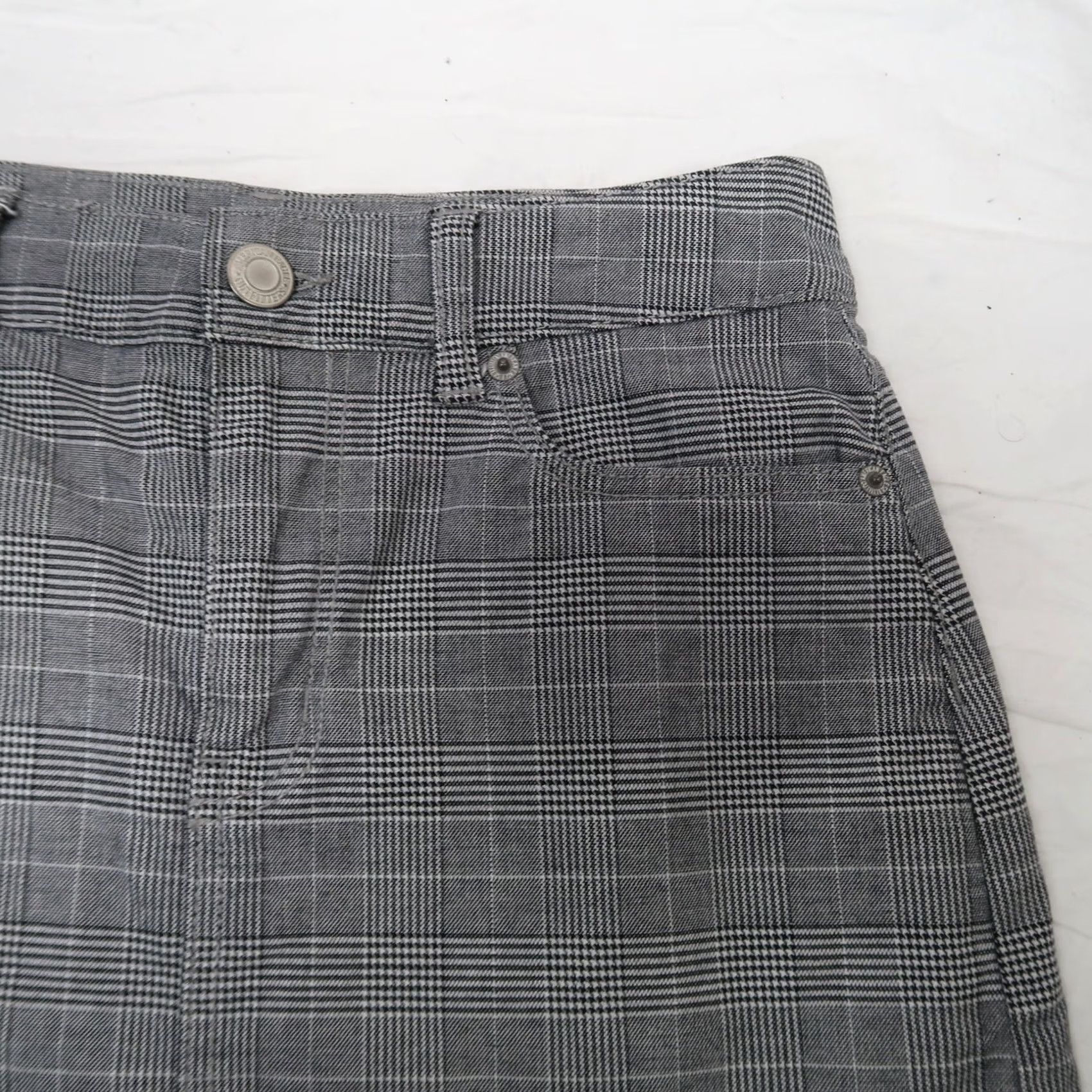 American Eagle Outfitters VINTAGE American Eagle Grey Plaid Mini Skirt 2 Women Short Skirt Plaid Casual Spring Fall Summer Winter Mens Womens Girls Size 26" / US 2 / IT 38 - 3 Thumbnail