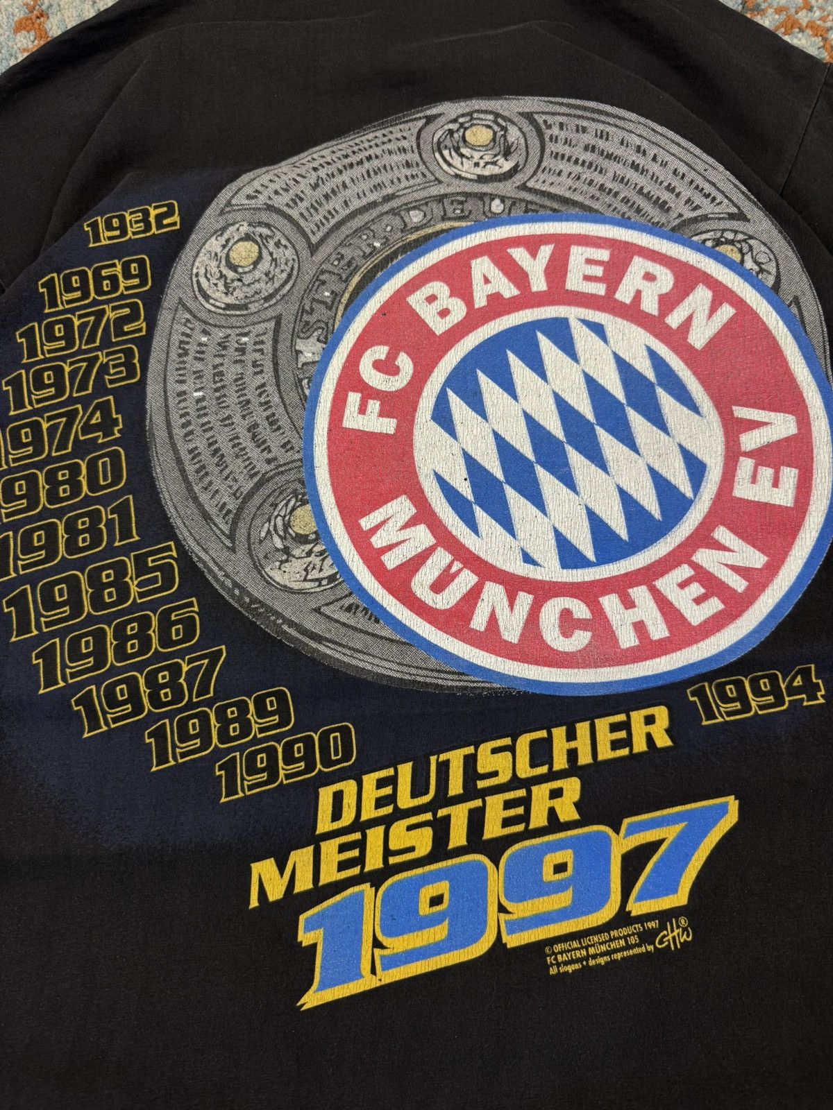 Vintage Vintage 1997 FC Bayern Munchen football soccer graphic tee Size US S / EU 44-46 / 1 - 8 Thumbnail