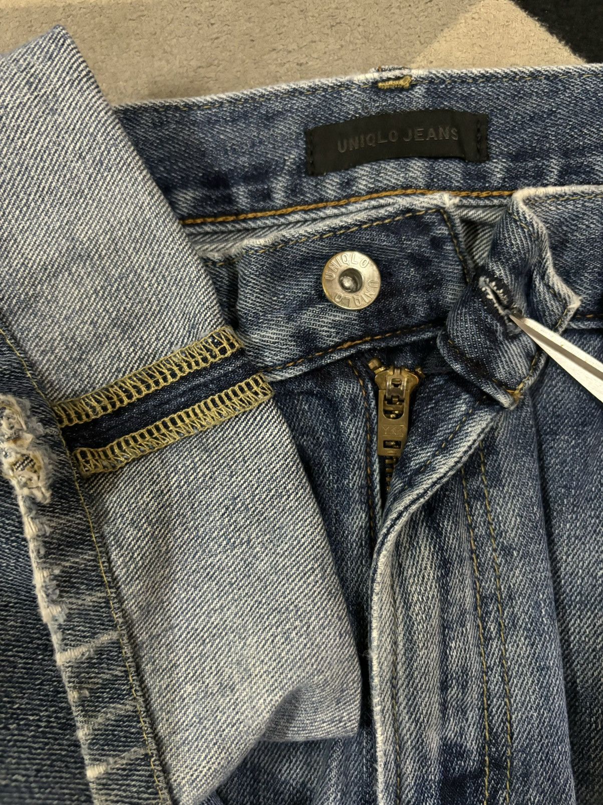 Uniqlo Vintage Y2K Uniqlo Blue Wash Loose Fit Distressed Jeans Size US 35 - 4 Thumbnail