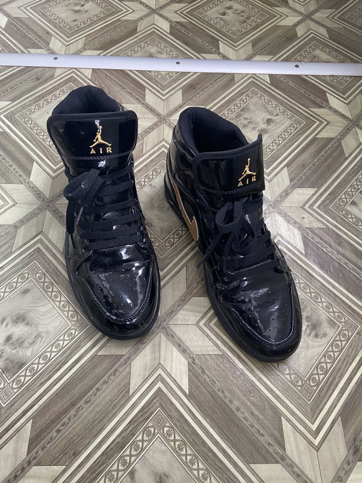 Jordan Brand × Nike × Vintage Nike air Jordan 1 retro OG black metallic gold 2003 Size US 11 / EU 44 - 6 Thumbnail