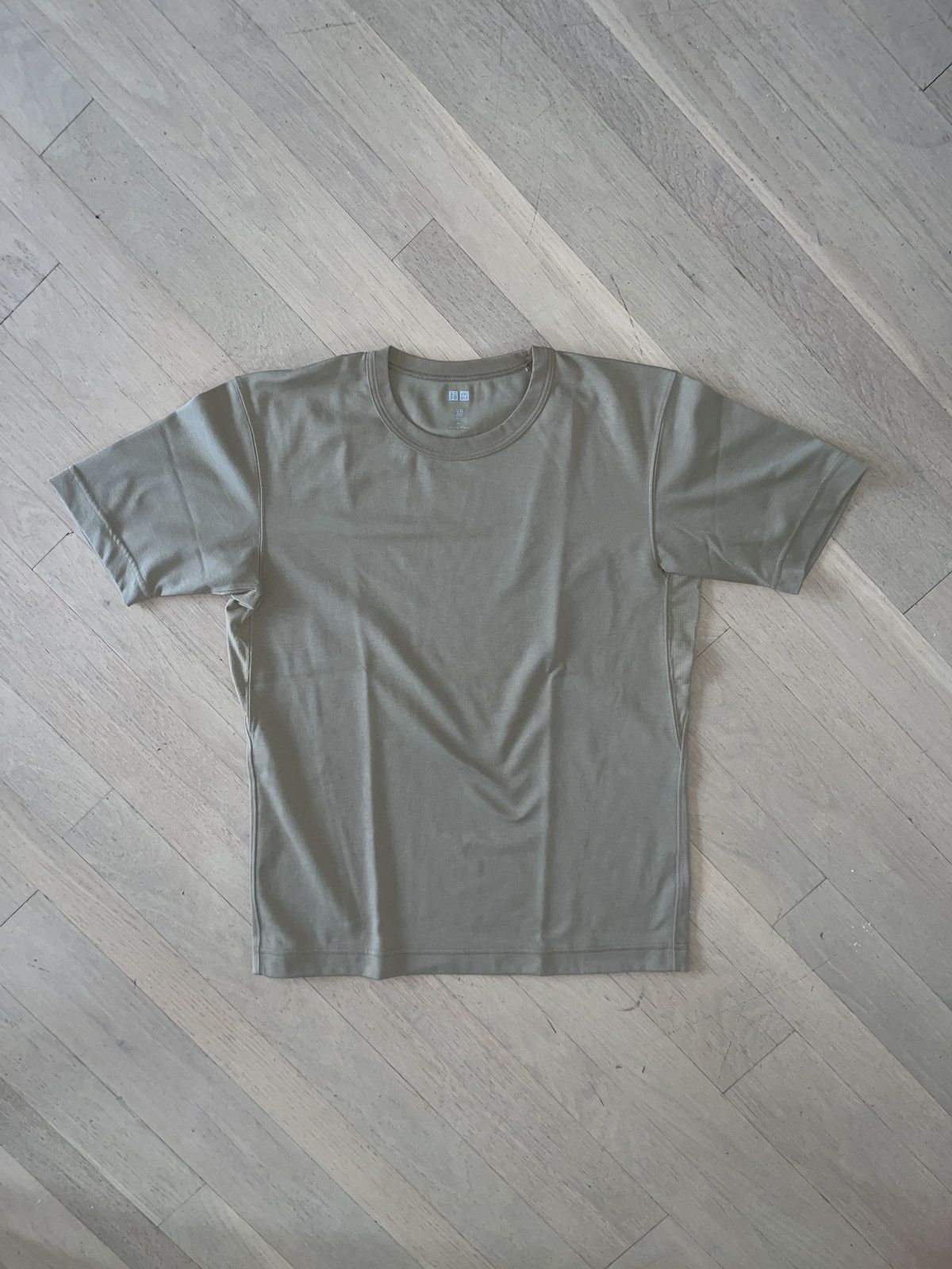 Uniqlo Uniqlo Beige Short Sleeve Tee Size US XS / EU 42 / 0 - 1 Thumbnail