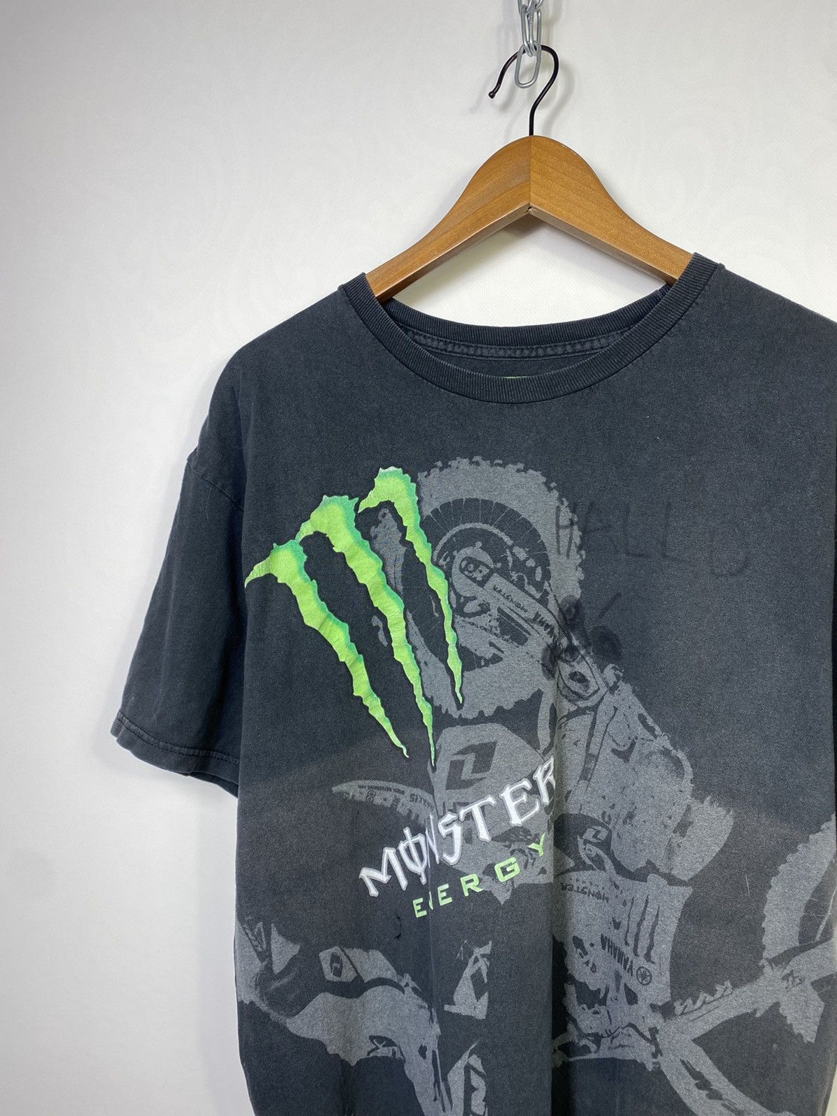 Yamaha Vintage Monster Energy Yamaha Distressed Licensed T-shirt Size US XL / EU 56 / 4 - 2 Thumbnail