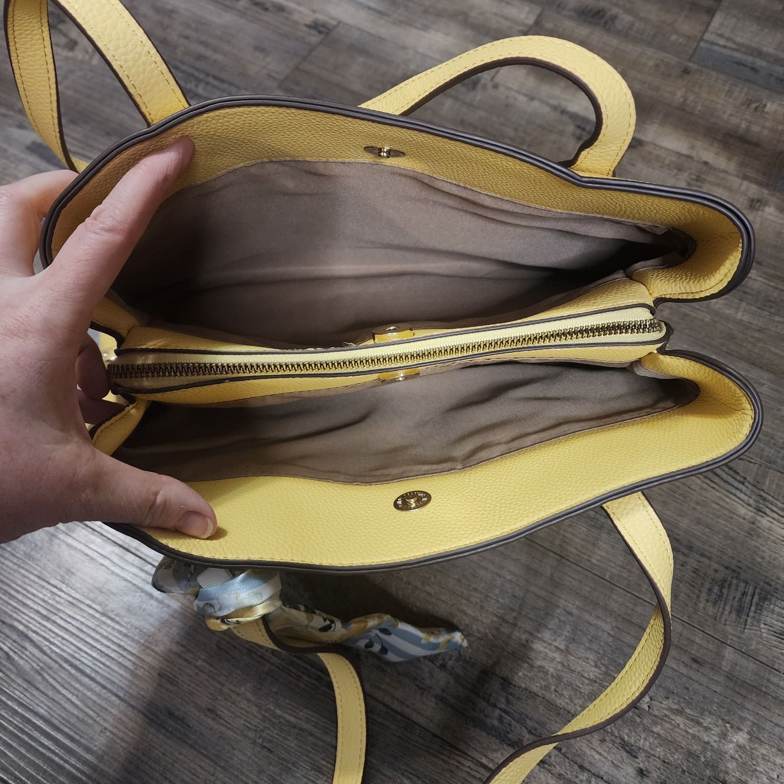 Nanette Lepore Nanette Lepore yellow women handbag purse Pre-owned AA Size ONE SIZE - 6 Thumbnail