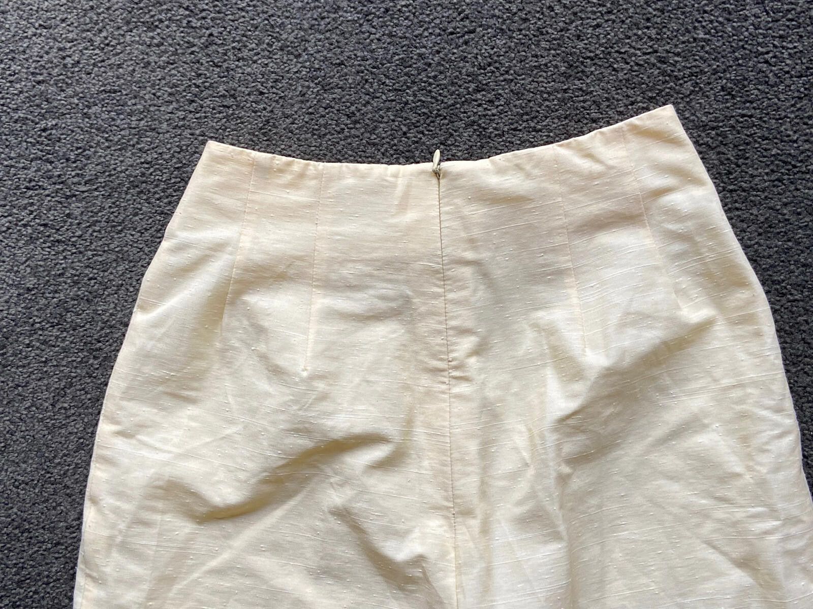 Designer Anthea Crawford Capri Pant Lemon Zip Cropped - Size 8 (001 Size 27" / US 4 / IT 40 - 5 Thumbnail
