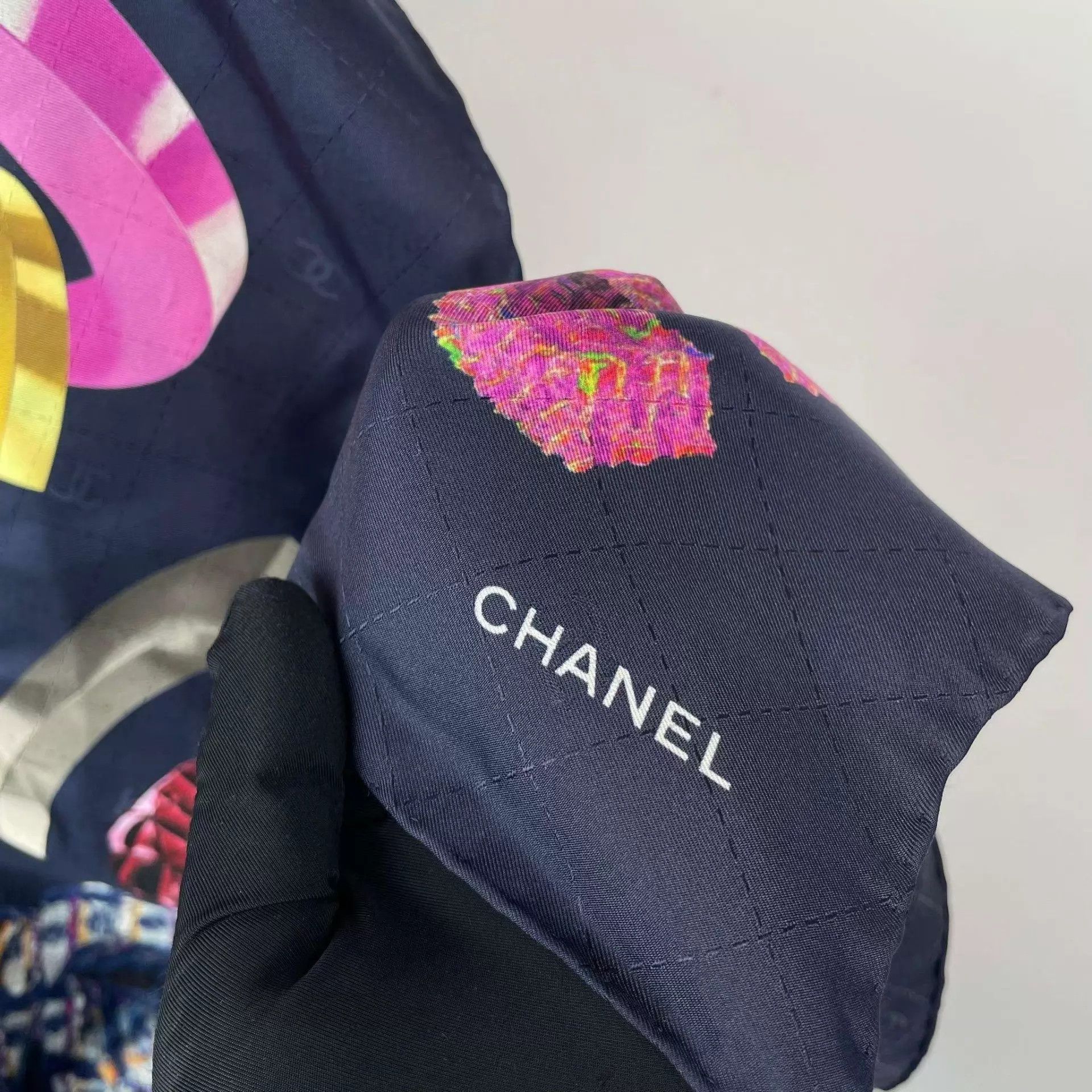 Chanel Chanel 98 new CC colorful logo scarf 85x85 Size ONE SIZE - 6 Thumbnail
