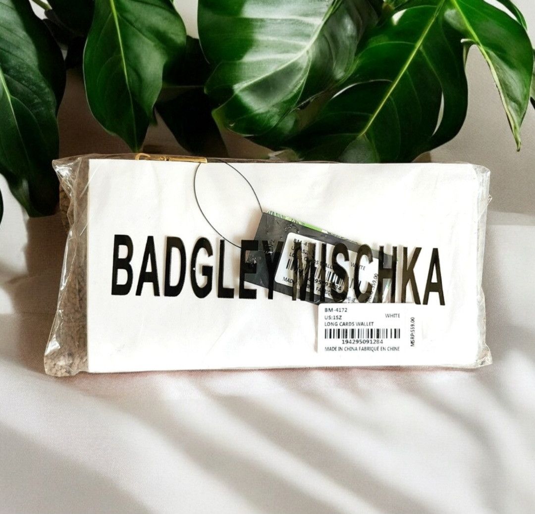 Badgley Mischka NWT Badgley Mischka Quilted Wallet-White Size ONE SIZE - 7 Thumbnail