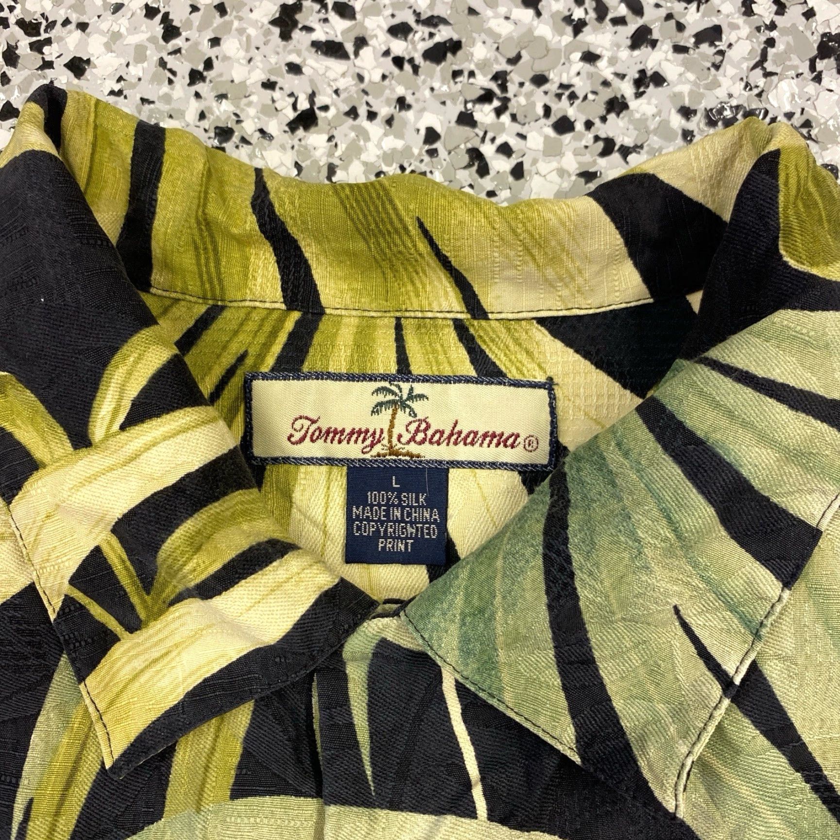 Tommy Bahama VINTAGE Tommy Bahama Silk Hawaiian Shirt Men Large Black Short Sleeve Button-Up Collared Spread Beach Tropical Casual Aloha USA Mens Size US M / EU 48-50 / 2 - 3 Thumbnail