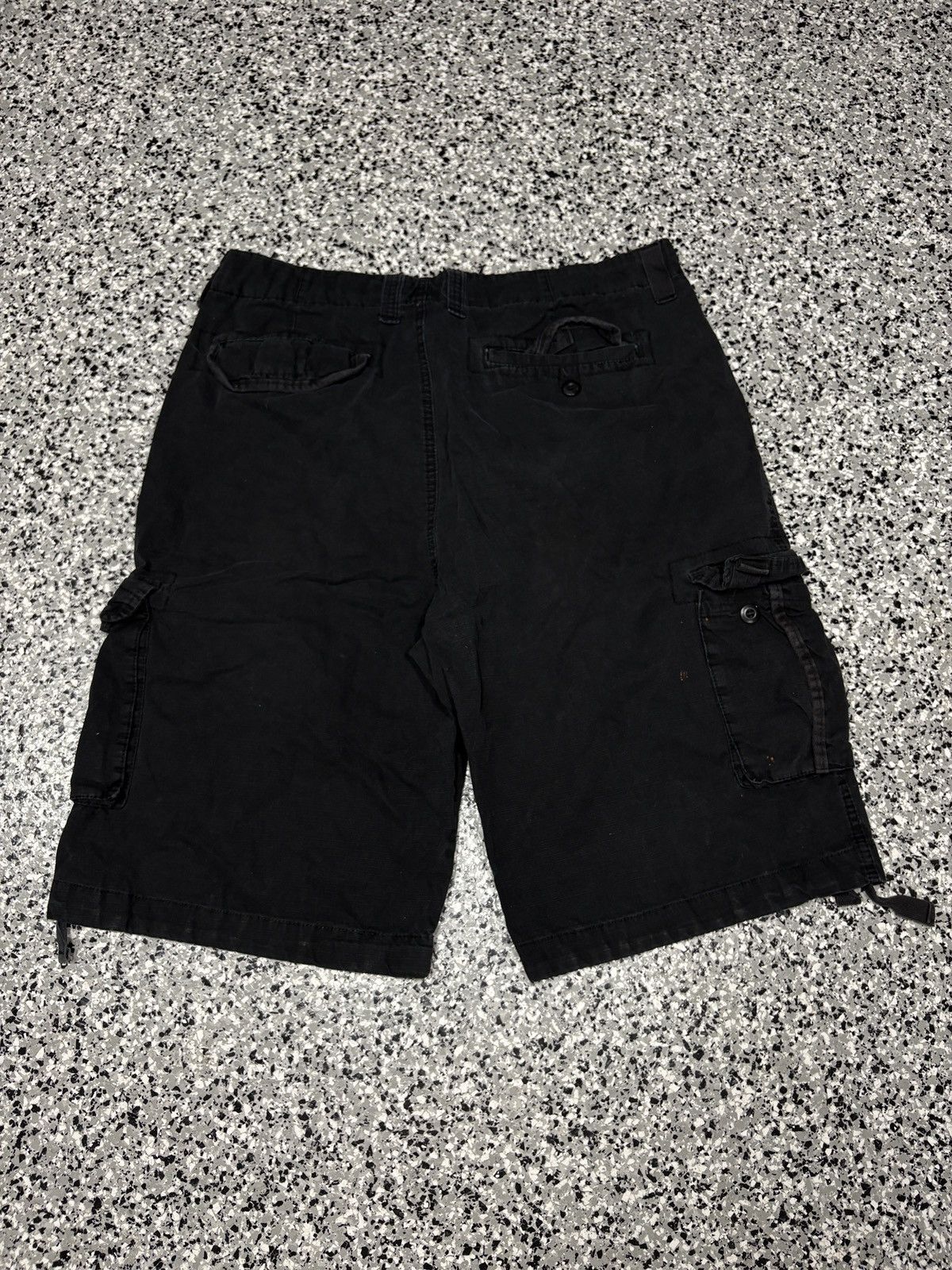 Ecko Unltd. 2000s Ecko Untld. Black Cargo Baggy Fit Shorts Size 36 Size US 36 / EU 52 - 2 Thumbnail