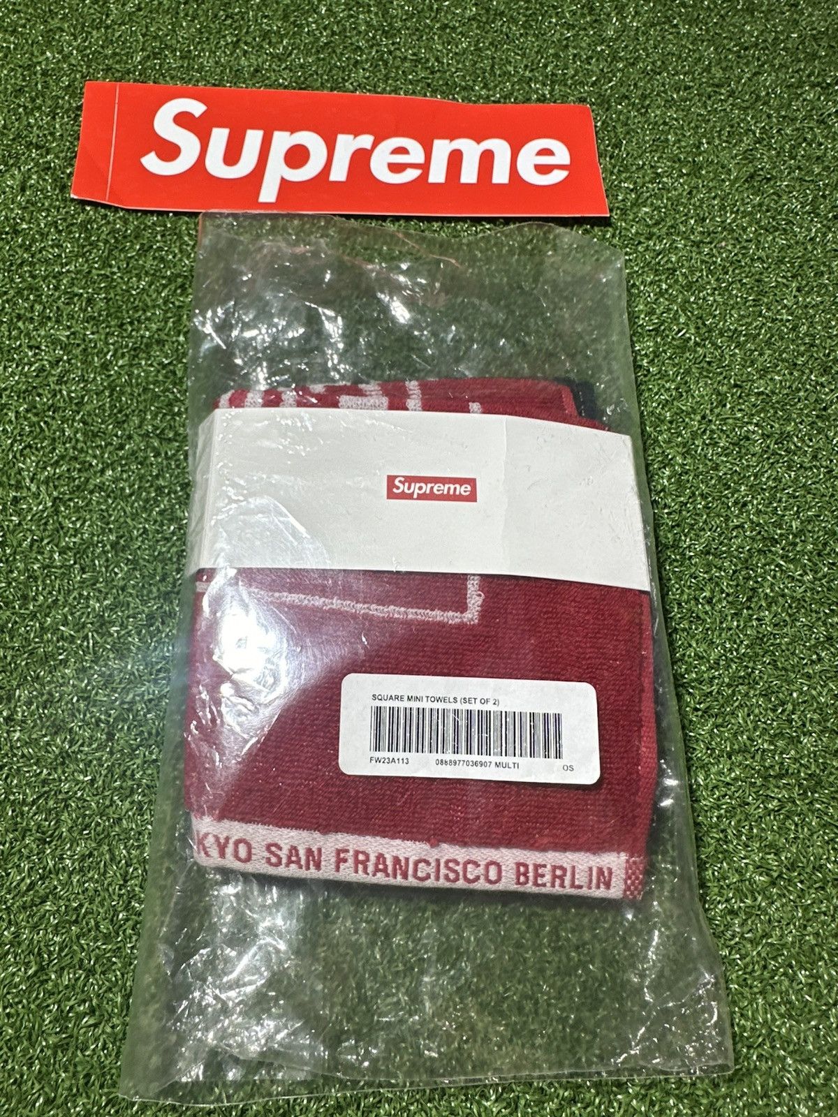 Supreme Supreme Square Mini Towels (Set of 2) Size ONE SIZE - 1 Thumbnail
