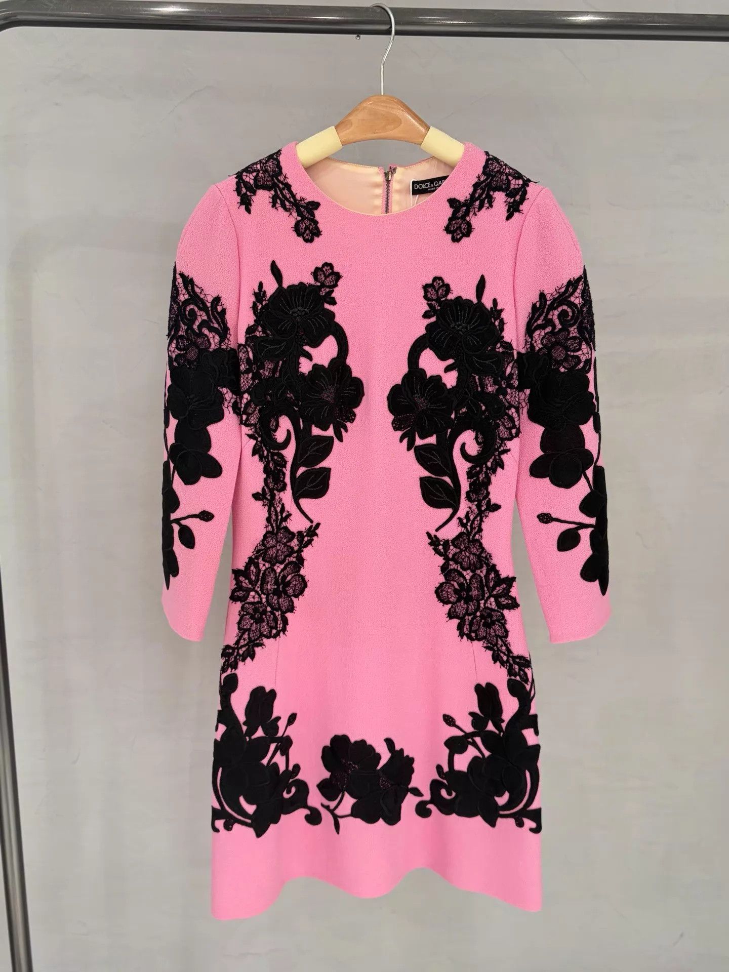 Dolce & Gabbana DG silk pink detailed lace dress 40 Vintage Size S / US 4 / IT 40 - 1 Thumbnail