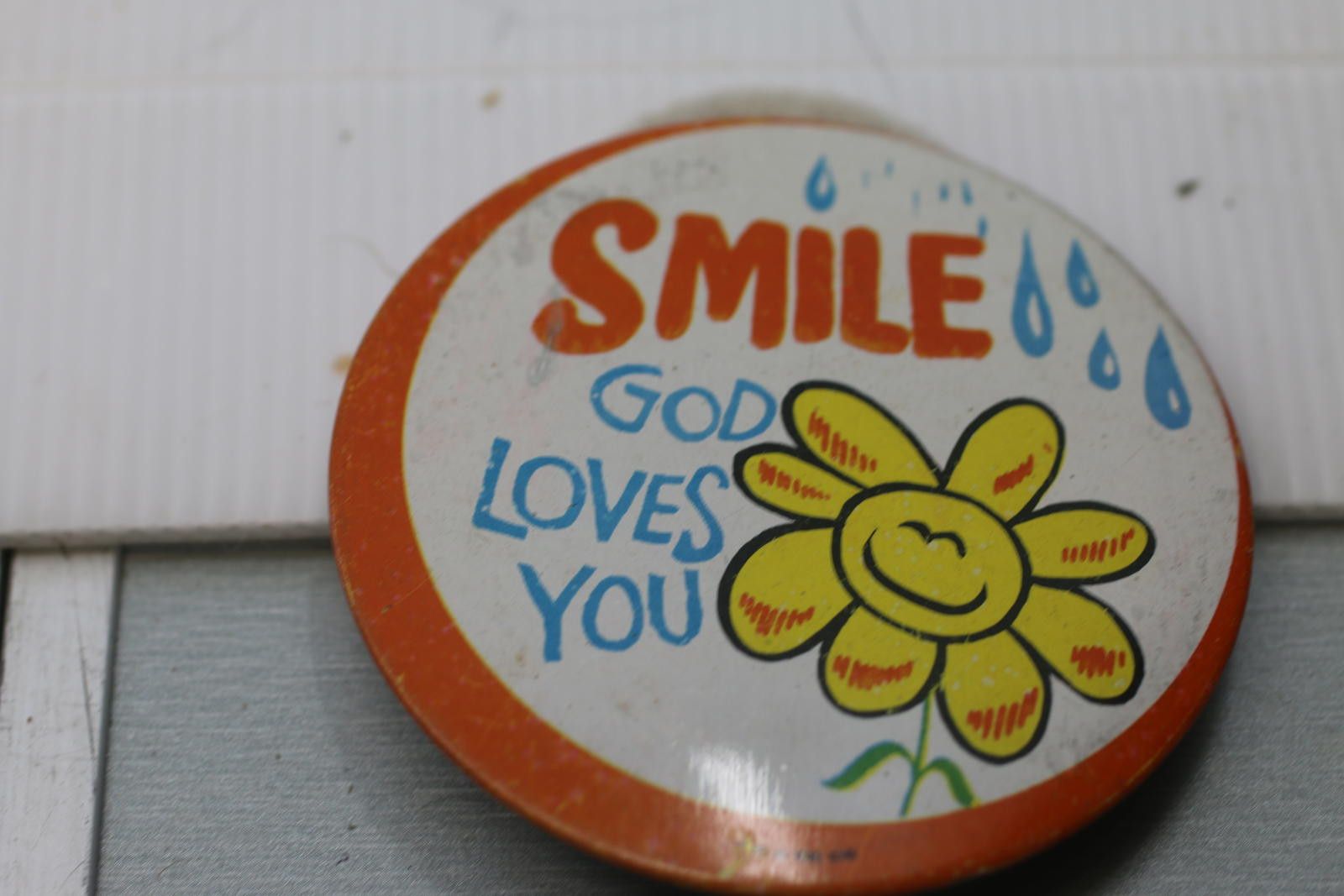 The Unbranded Brand Vintage Smile God Loves You Pinback Button Badge Size ONE SIZE - 1 Thumbnail