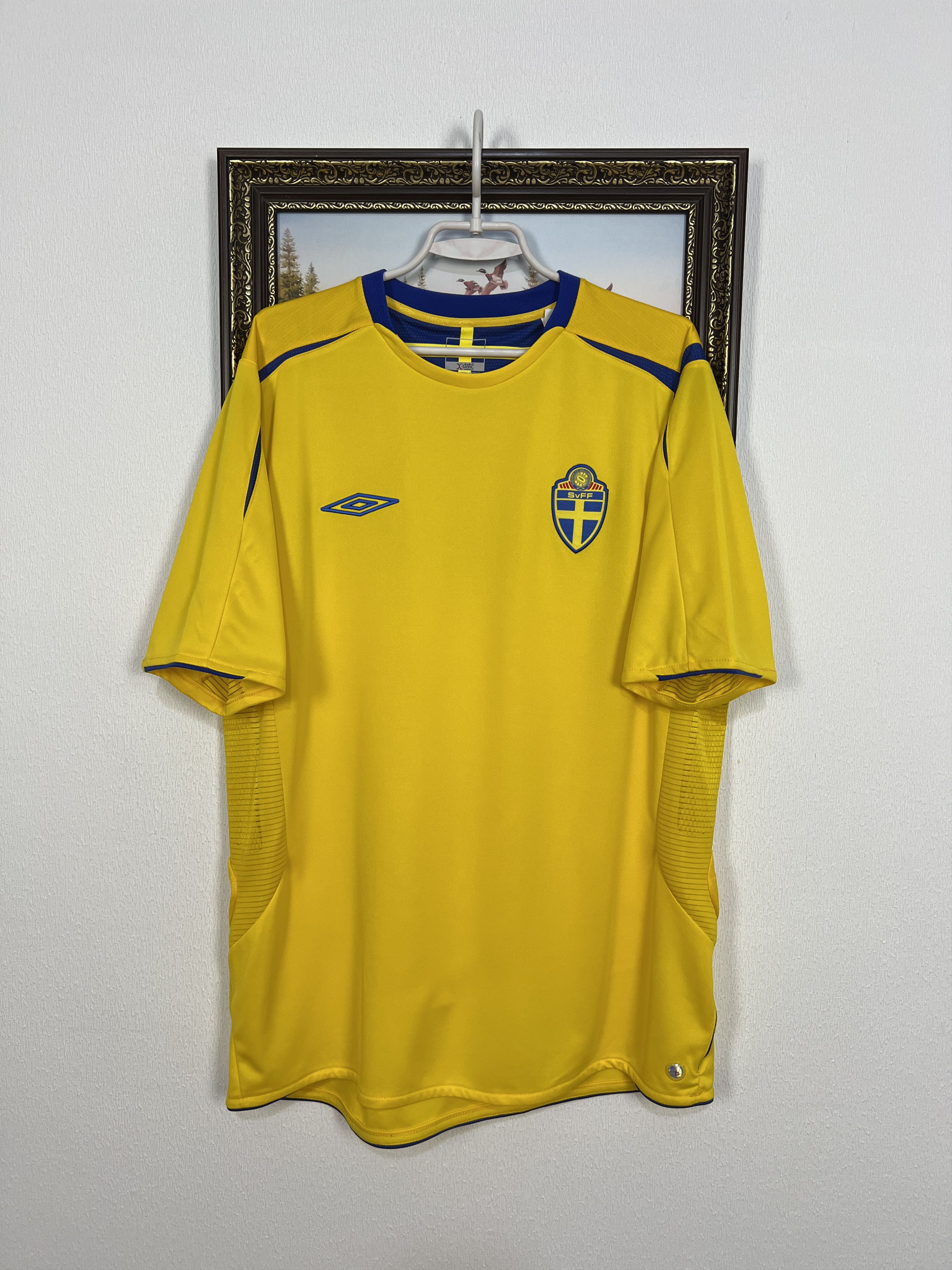 Umbro Sweden Home football shirt 2005 Soccer Umbro Jersey National Size US XL / EU 56 / 4 - 1 Thumbnail