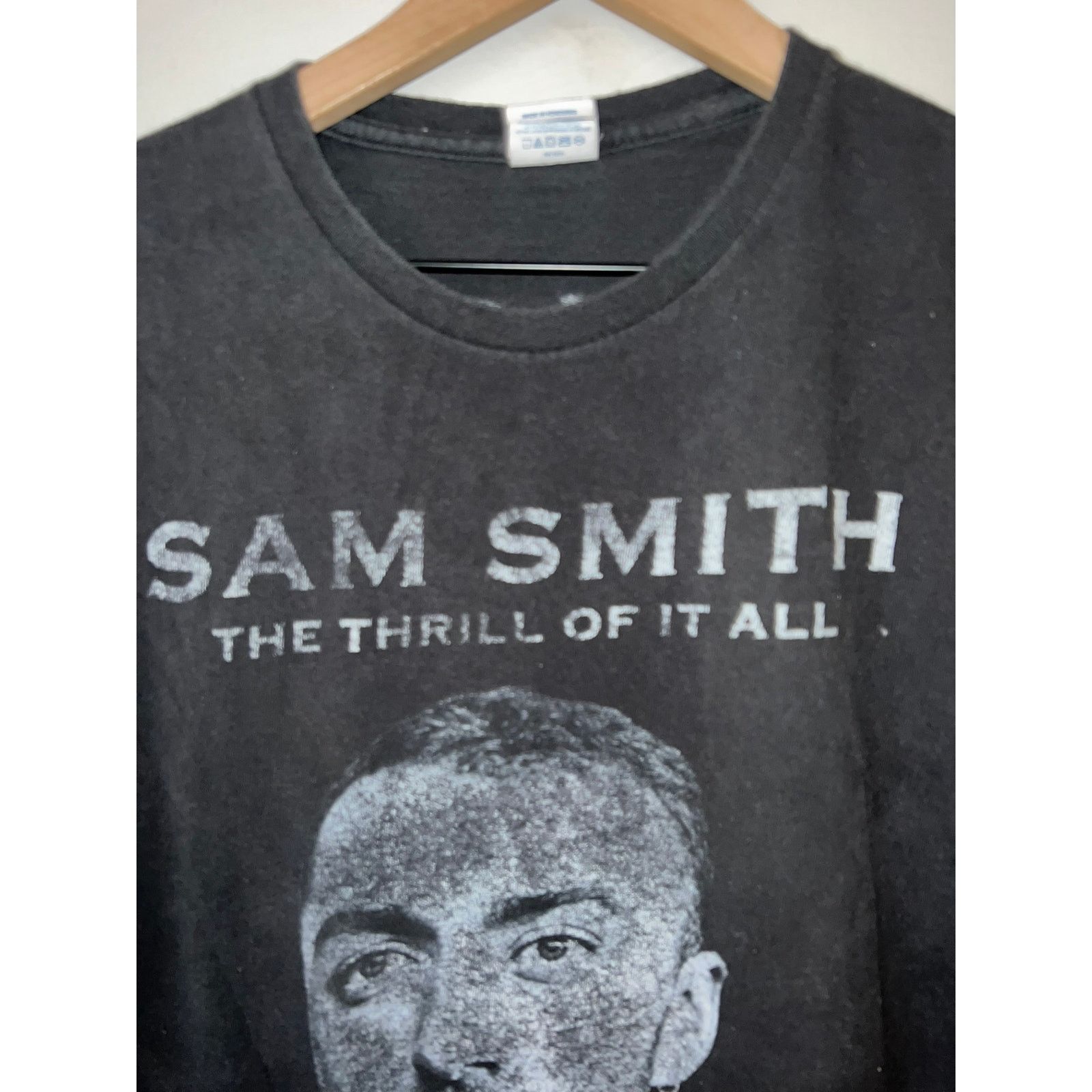 Gildan 2018 Sam Smith The Thrill Of It All Black Music Band Tee M Size US M / EU 48-50 / 2 - 2 Thumbnail