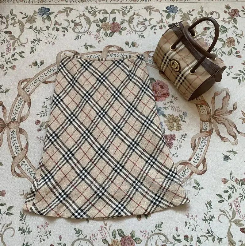 Burberry Burberry Beige Plaid Wool Blend Midi Skirt. Size 28" / US 6 / IT 42 - 1 Thumbnail