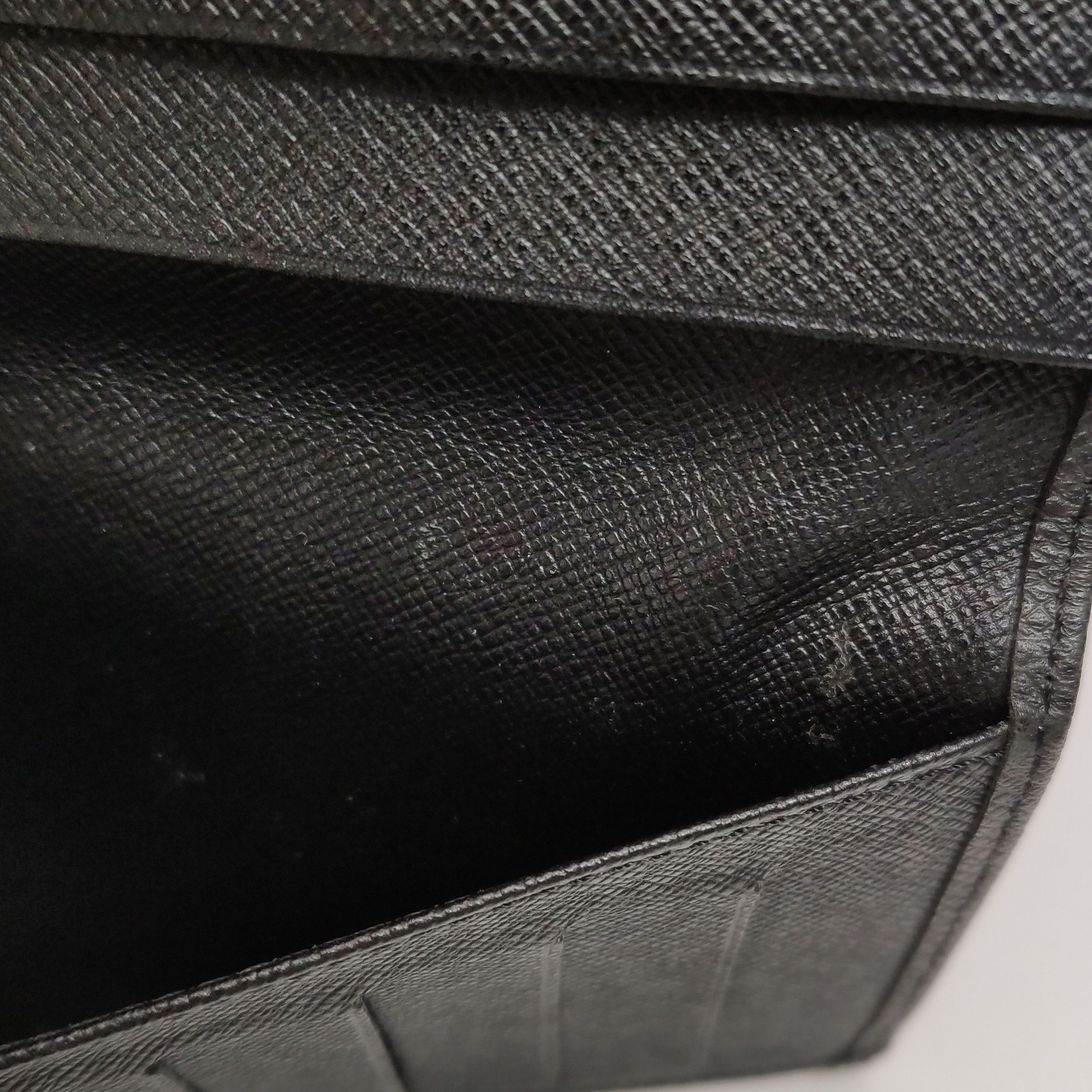 Louis Vuitton Louis Vuitton (LV) Brazza leather solid color bi-fold walle Size ONE SIZE - 5 Thumbnail
