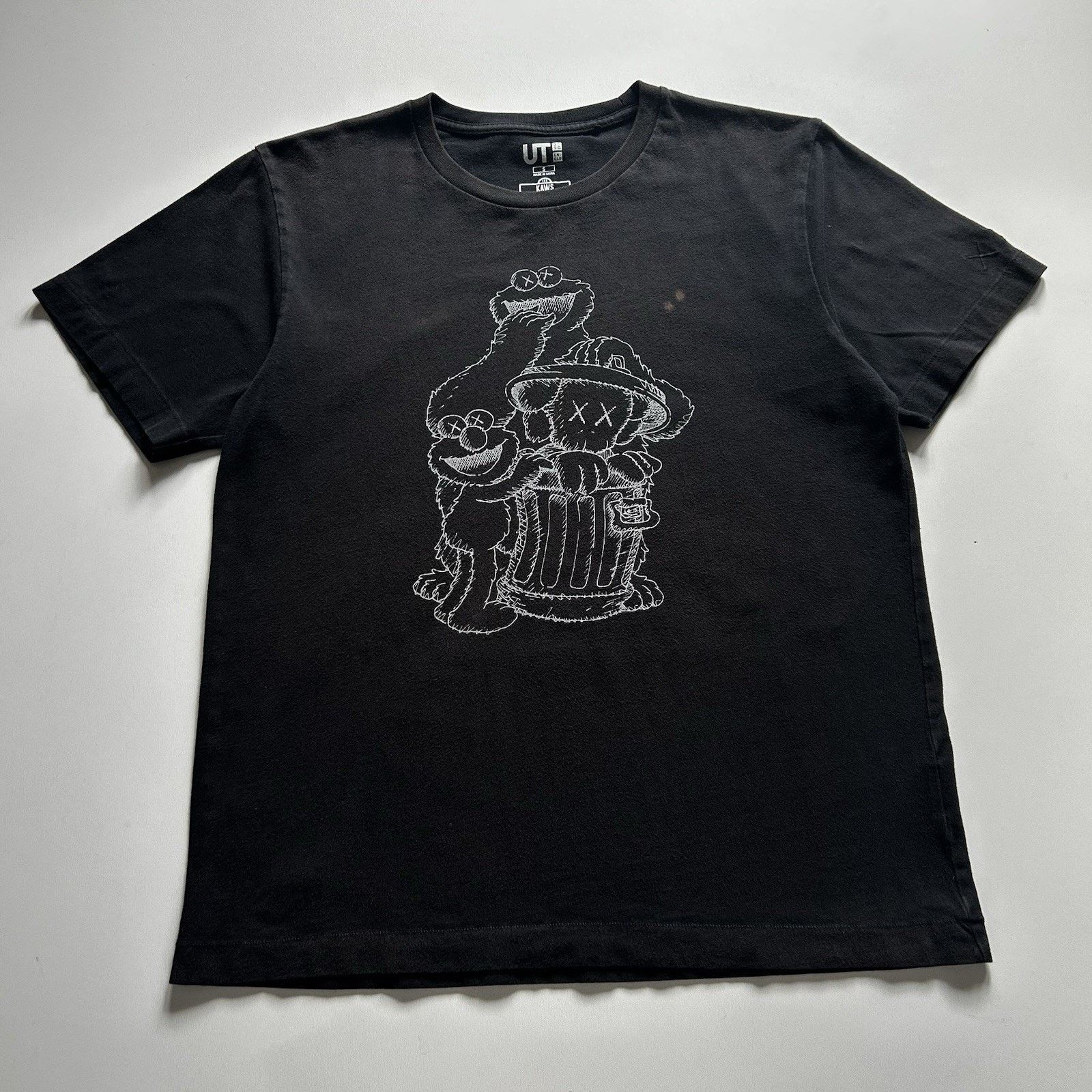 Kaws × Uniqlo Kaws x Uniqlo x Sesame Street T-Shirt Black Small Faded Rare Size US S / EU 44-46 / 1 - 1 Thumbnail