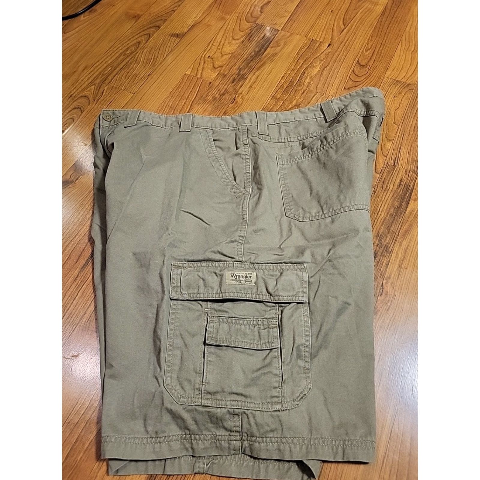 Wrangler VINTAGE Wrangler Hero Cargo Shorts Men 46 Big & Tall Khaki Cotton Canvas 8 Pockets 11in Inseam Relaxed Flat Front pants Shirt? Size US 30 / EU 46 - 3 Thumbnail