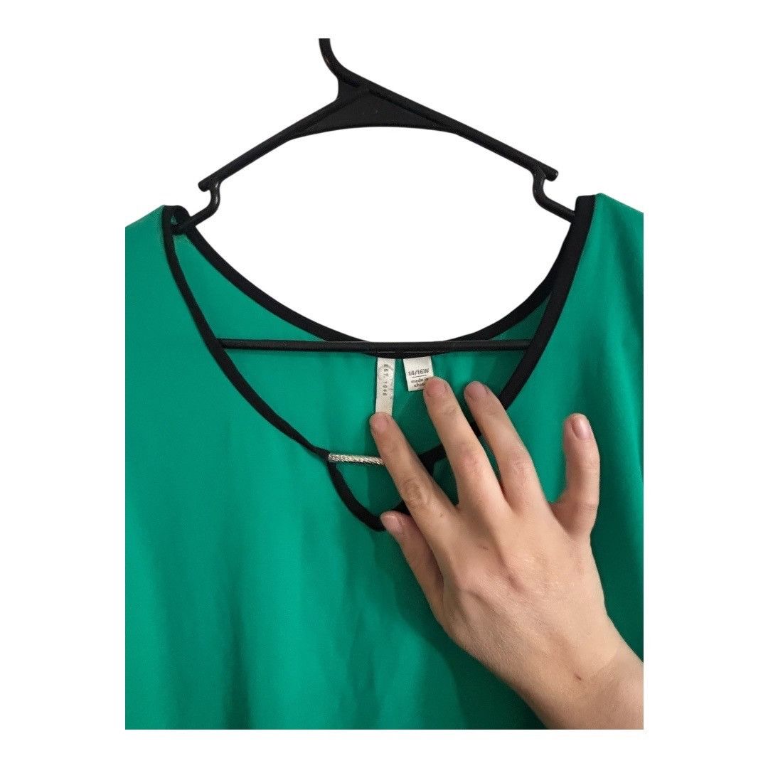 Coldwater Creek Green Flowy Blouse with Black Trim & Bell Sleeves – Women’s Size XL / US 12-14 / IT 48-50 - 2 Thumbnail