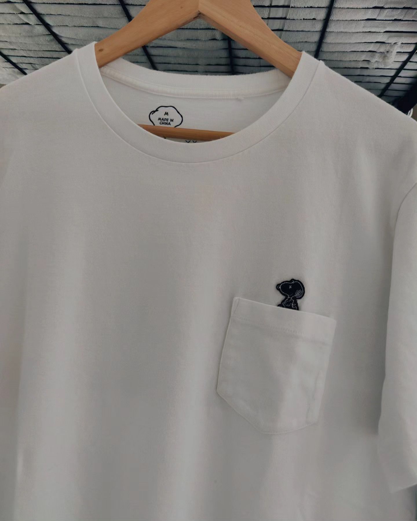 Peanuts × Uniqlo KAWS x Peanuts X X Size US M / EU 48-50 / 2 - 4 Thumbnail
