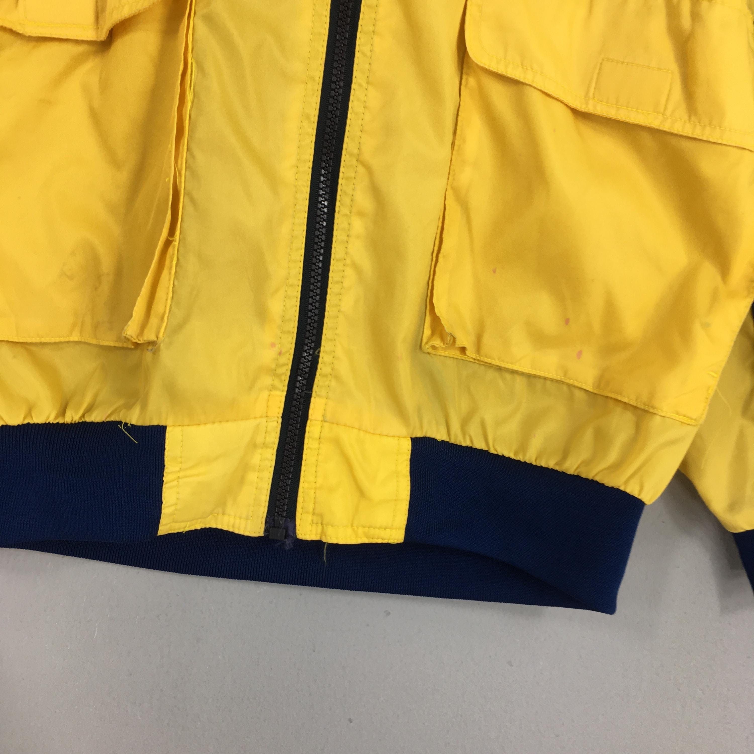 Benetton Vintage 90s Benetton Formula 1 Windbreaker Jacket Large Size US L / EU 52-54 / 3 - 4 Thumbnail